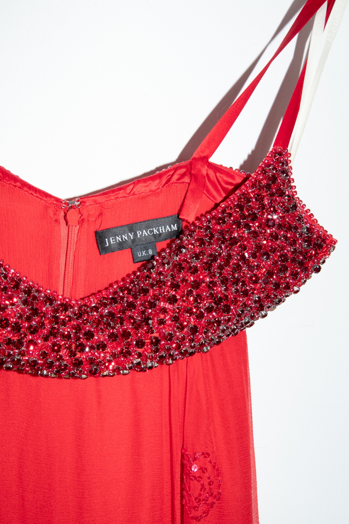 Jenny Packham Empire-Abendkleid mit Herzen und Perlen in Rot