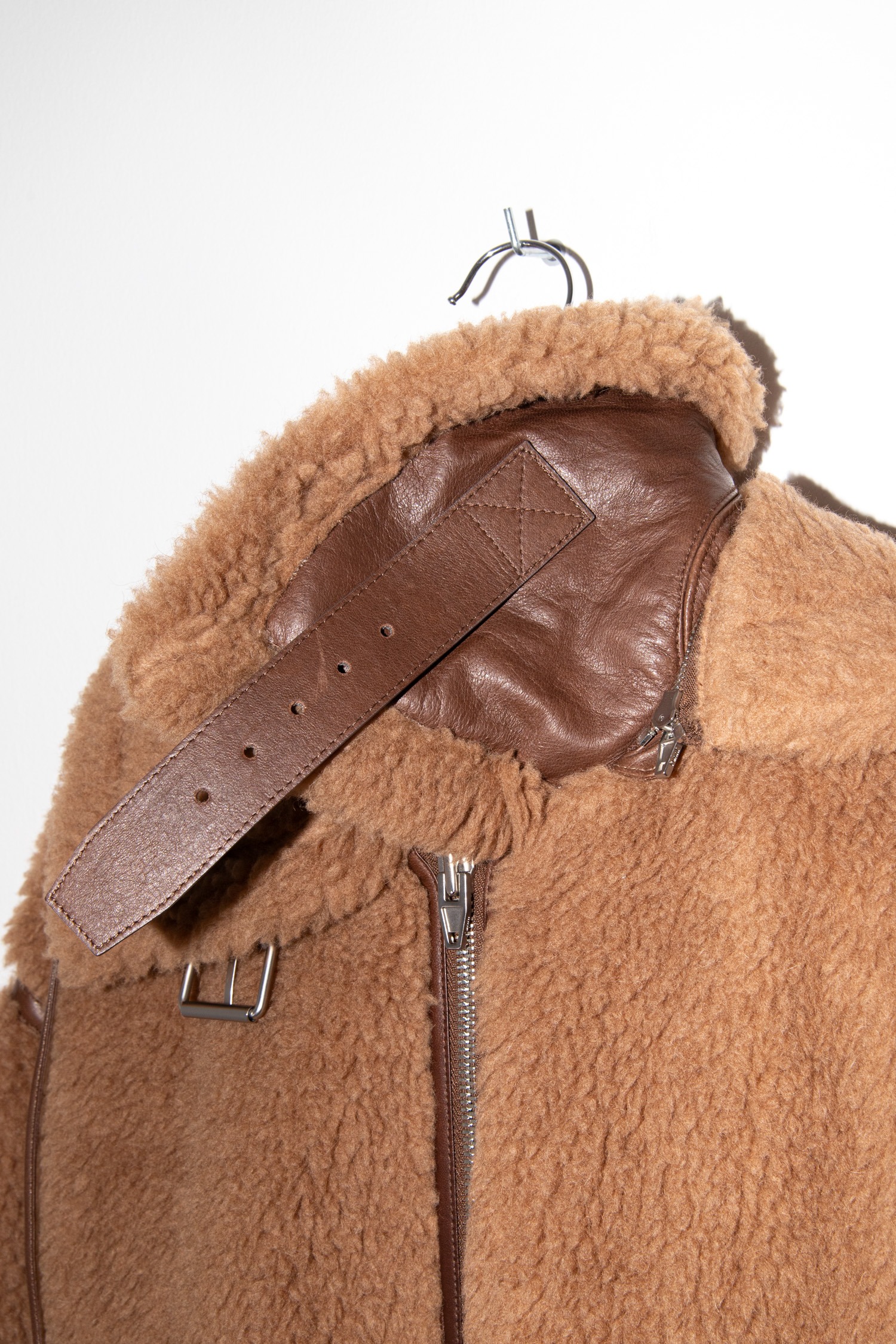 Juun.j Teddyjacke mit Kapuze in Hellbraun