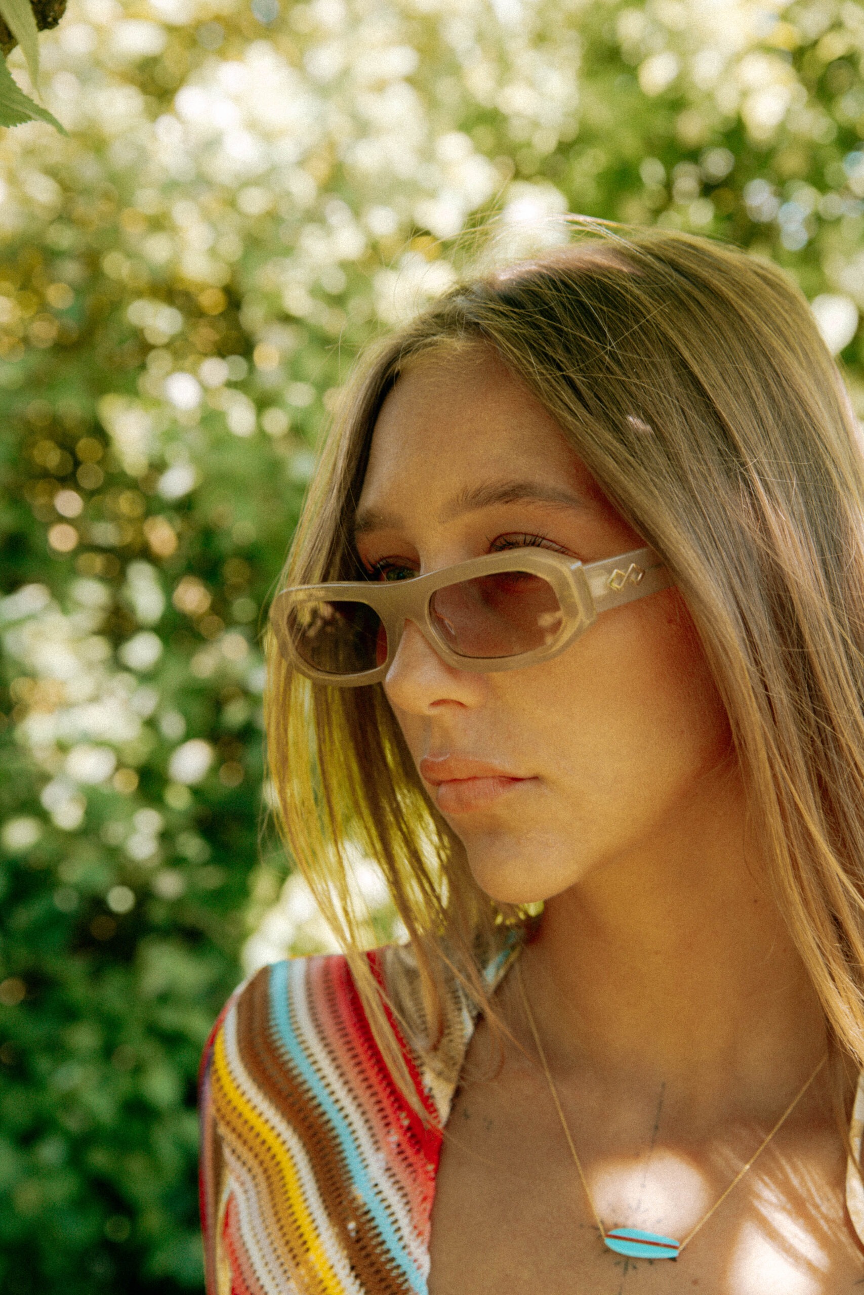 Karen Wazen "Hazel" Sonnenbrille in Sand