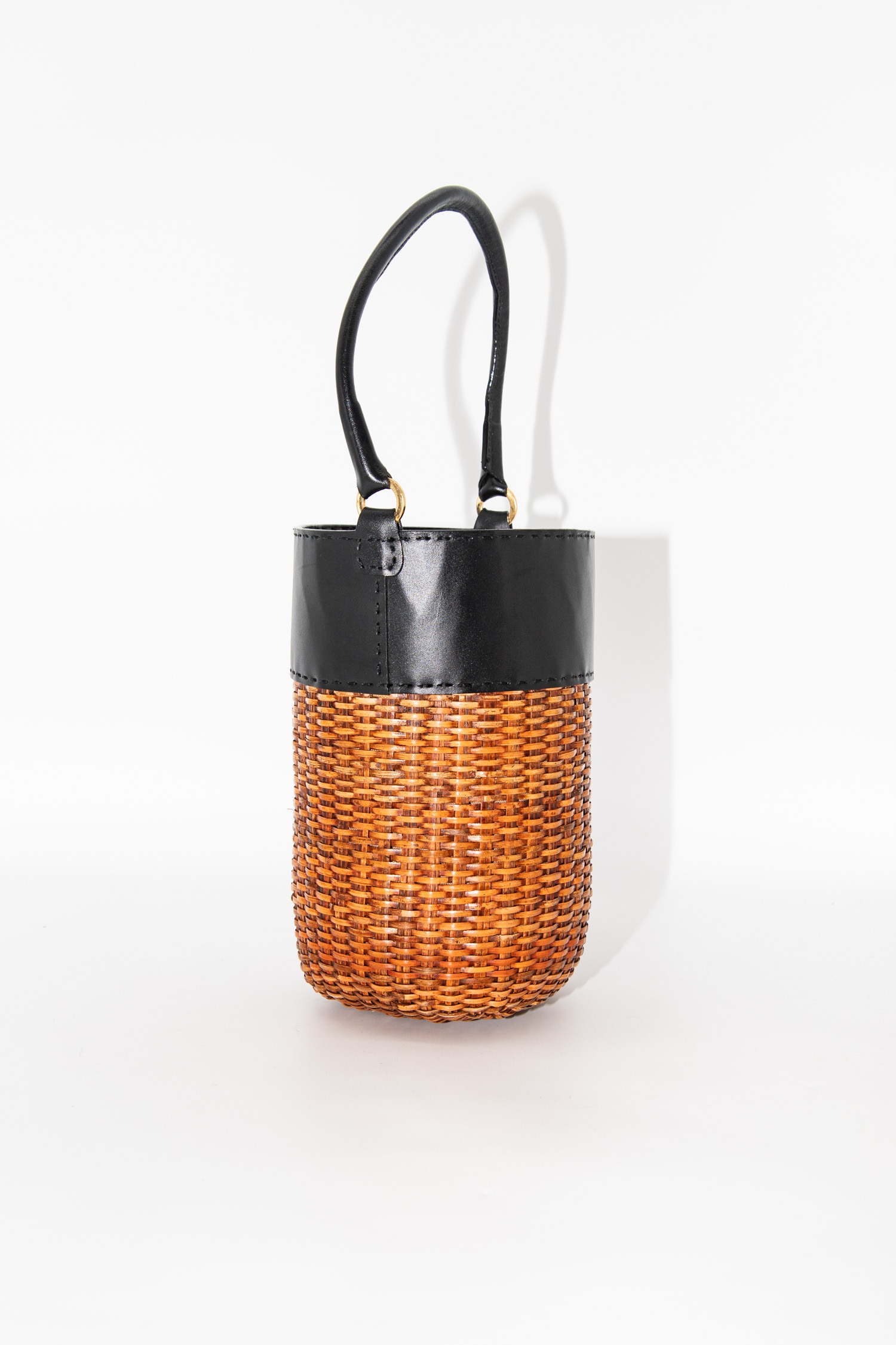 Kayu "Straw Bucket" Korbtasche in Braun und Schwarz
