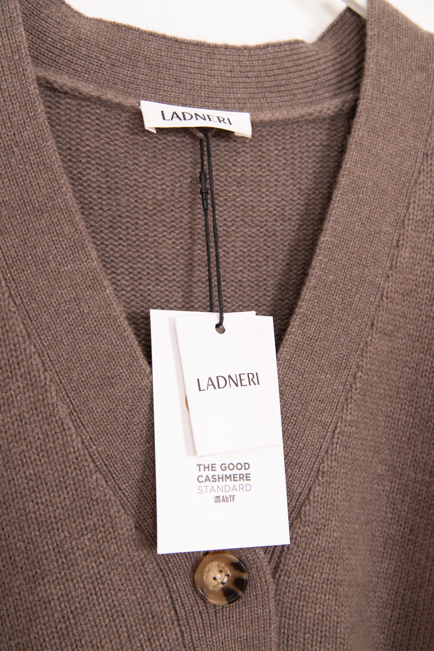 Ladneri Strickjacke mit V-Ausschnitt in Graubraun