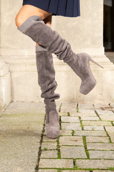 Le Silla Overknee-Plateaustiefel aus Veloursleder in Grau