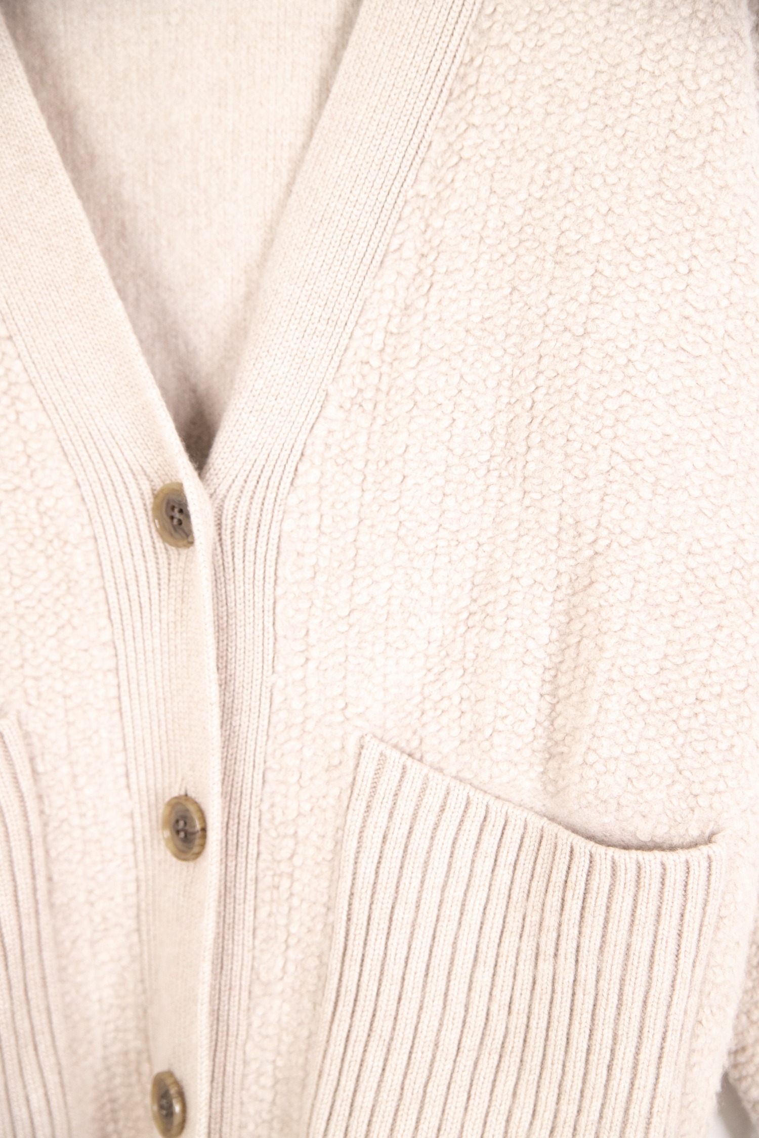 Lisa Yang Strickjacke in Beige