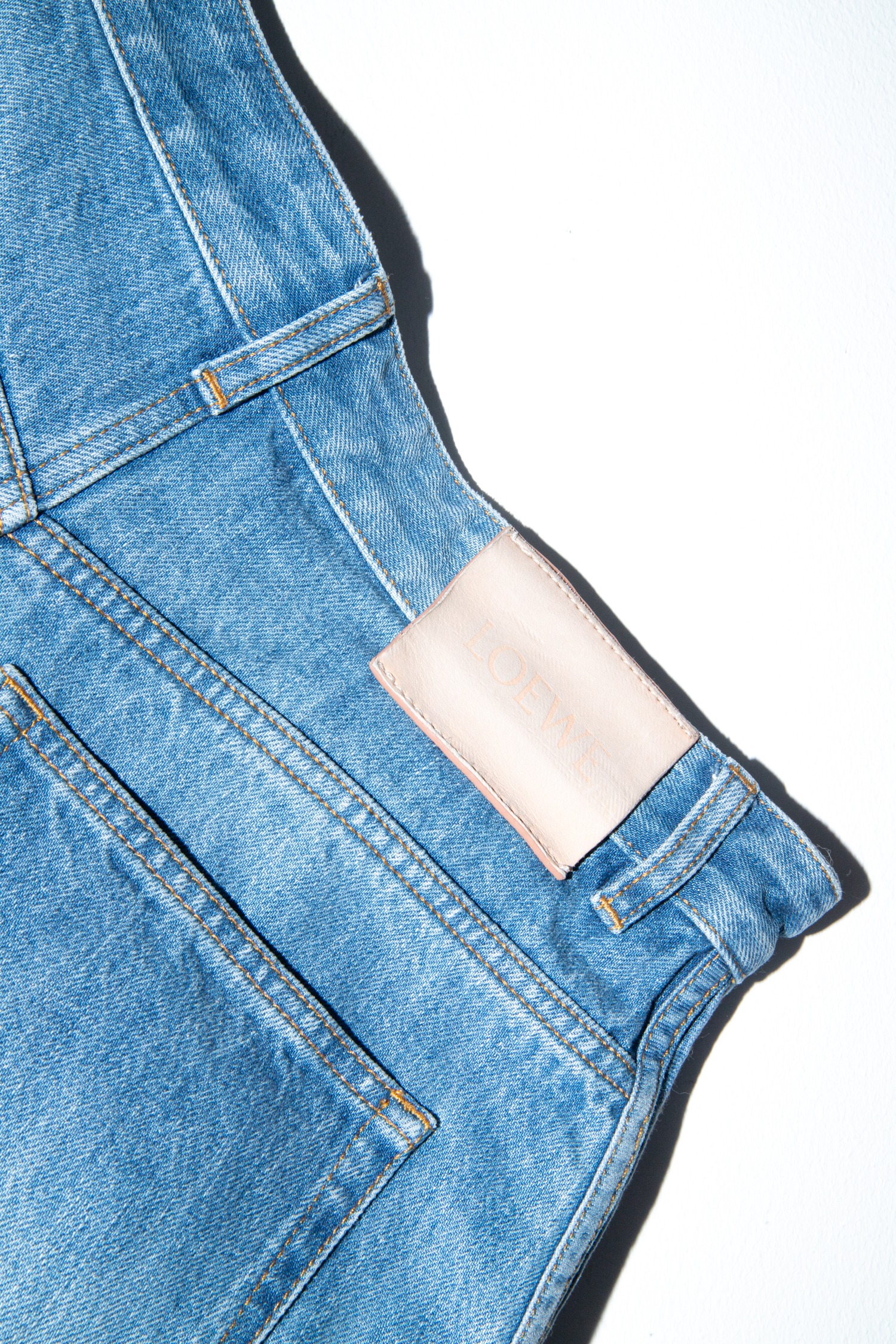 Loewe Jeans mit Schlitz in Hellblau