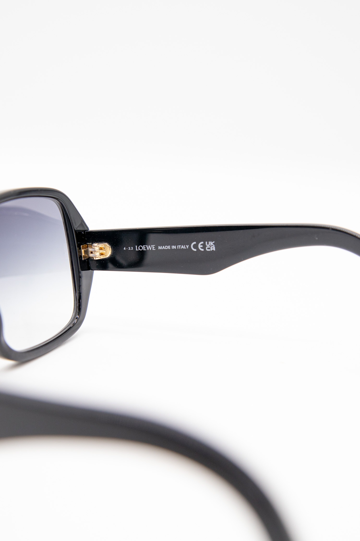 Loewe "LW50041l" Sonnenbrille in Schwarz