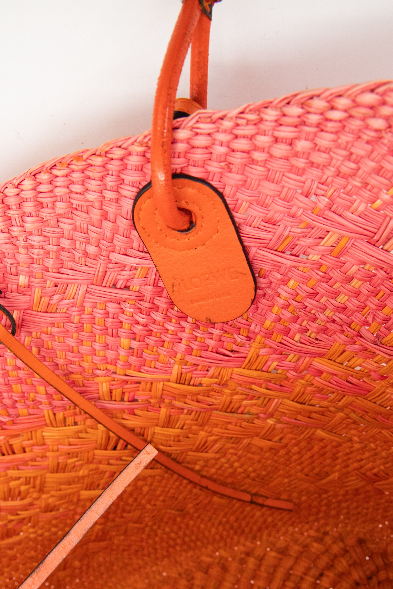 Loewe "Anagram" Shopper in Orange und Pink