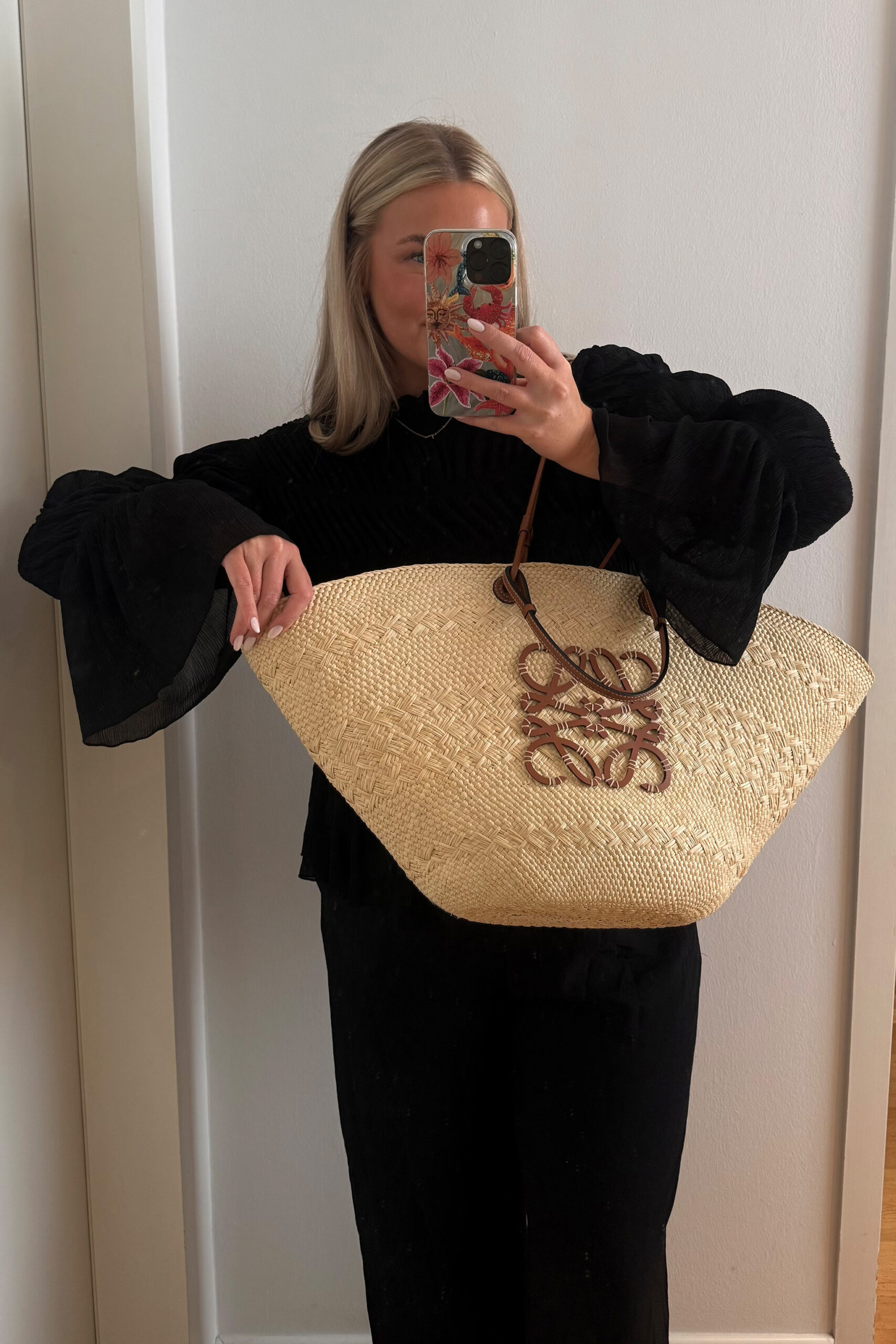Loewe x Paula's Ibiza "Anagram Large" Shopper in hellbeige