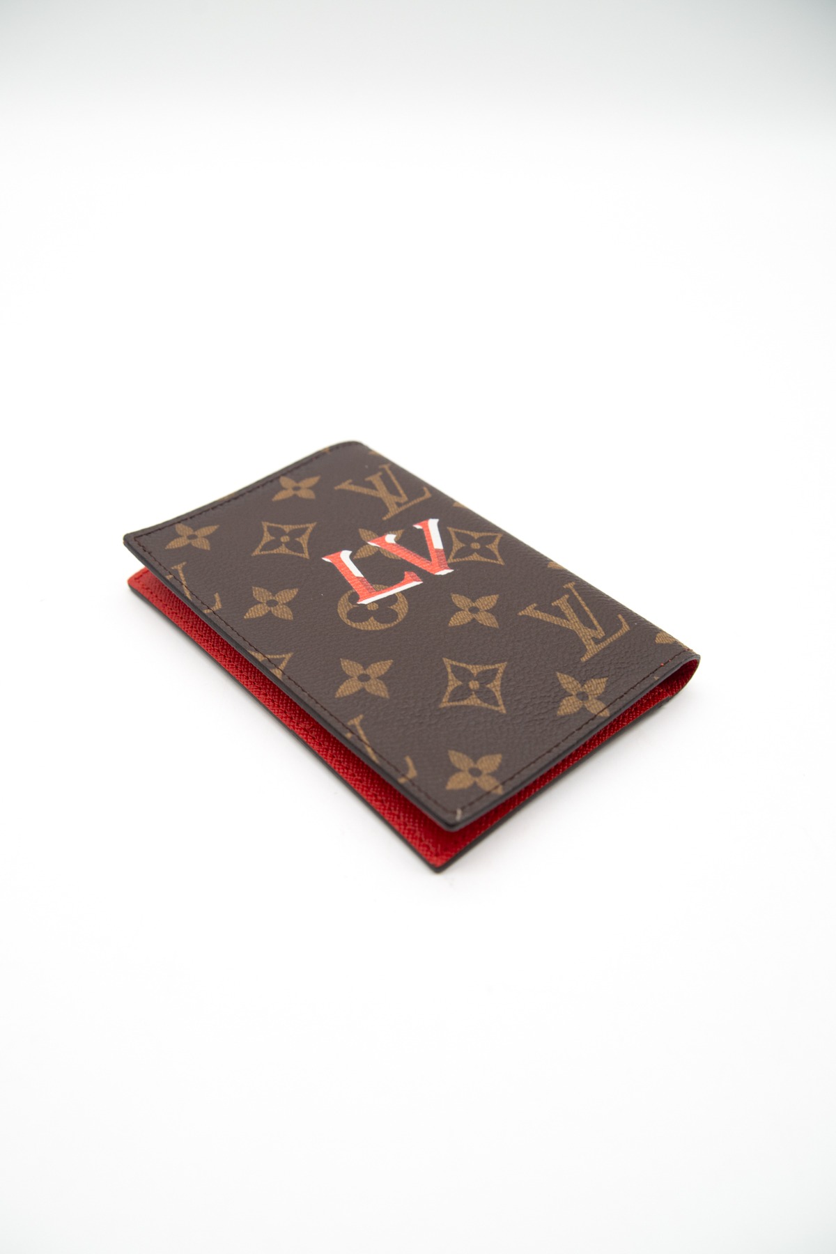 Louis Vuitton "Mon Monogram" Reisepasshülle in Braun