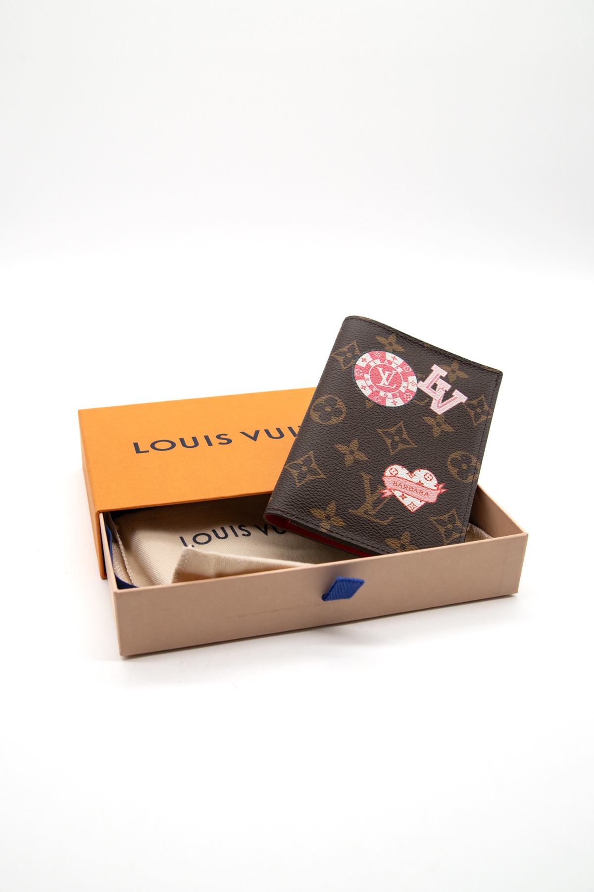 Louis Vuitton "Mon Monogram" Reisepasshülle in Braun