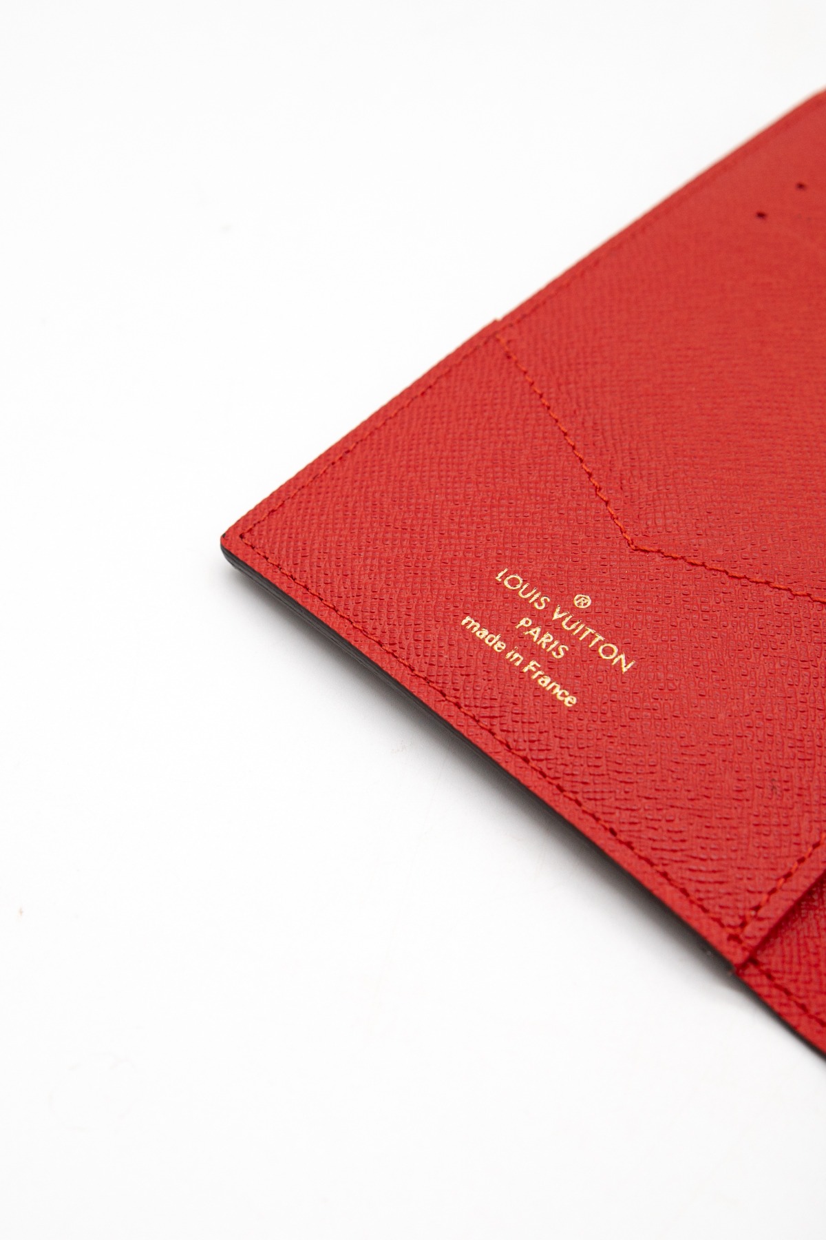 Louis Vuitton "Mon Monogram" Reisepasshülle in Braun