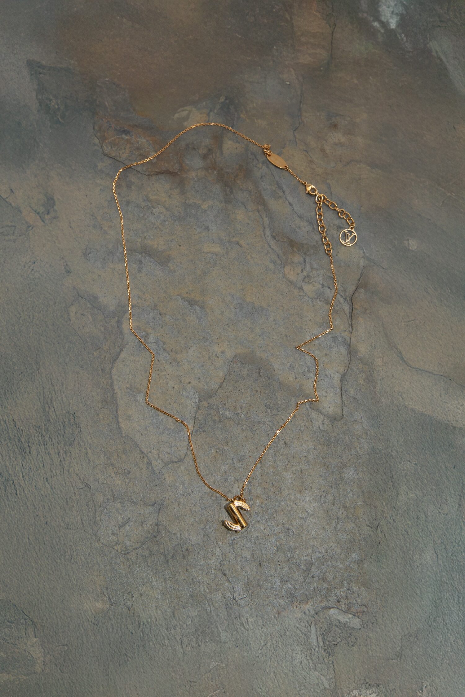 Louis Vuitton "LV & Me" Halskette Buchstabe S in Gold