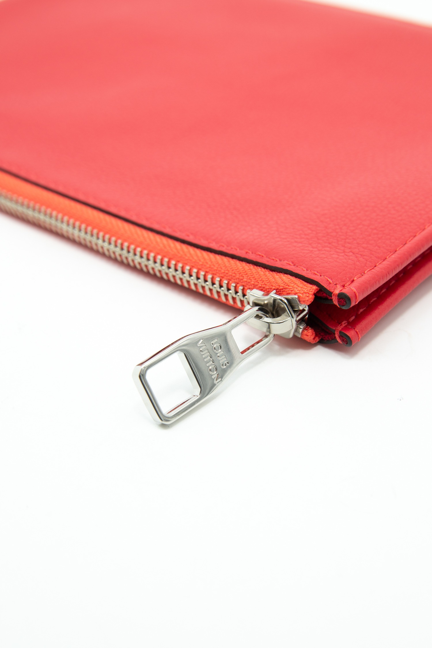 Louis Vuitton "Pochette Jour" Dokumentenmappe in Rot und Silber