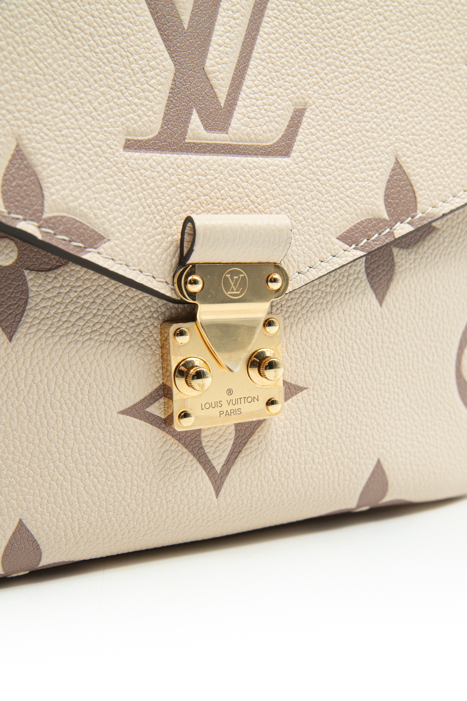 Louis Vuitton "Pochette Metis" in Creme und Altrosa