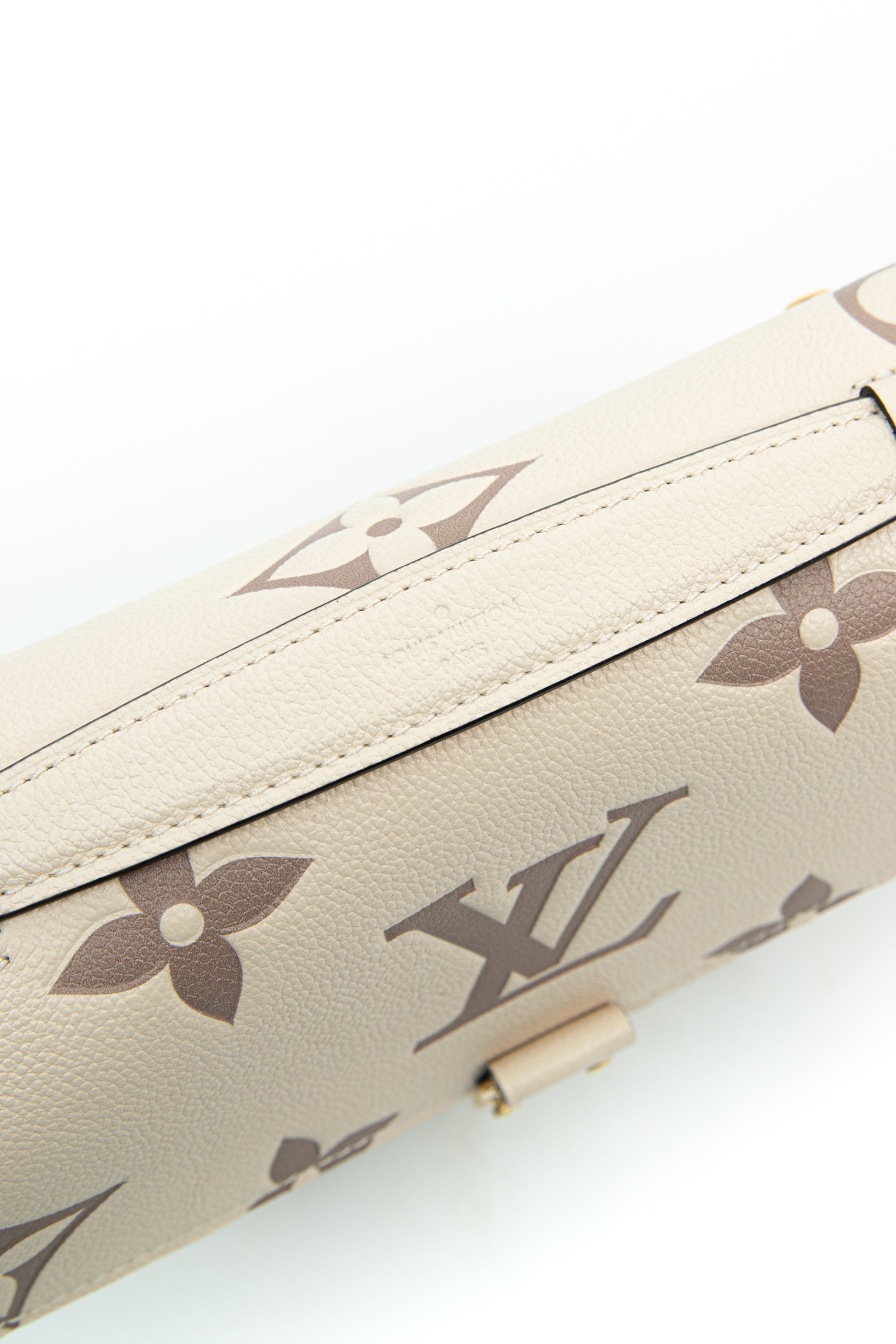 Louis Vuitton "Pochette Metis" in Creme und Altrosa