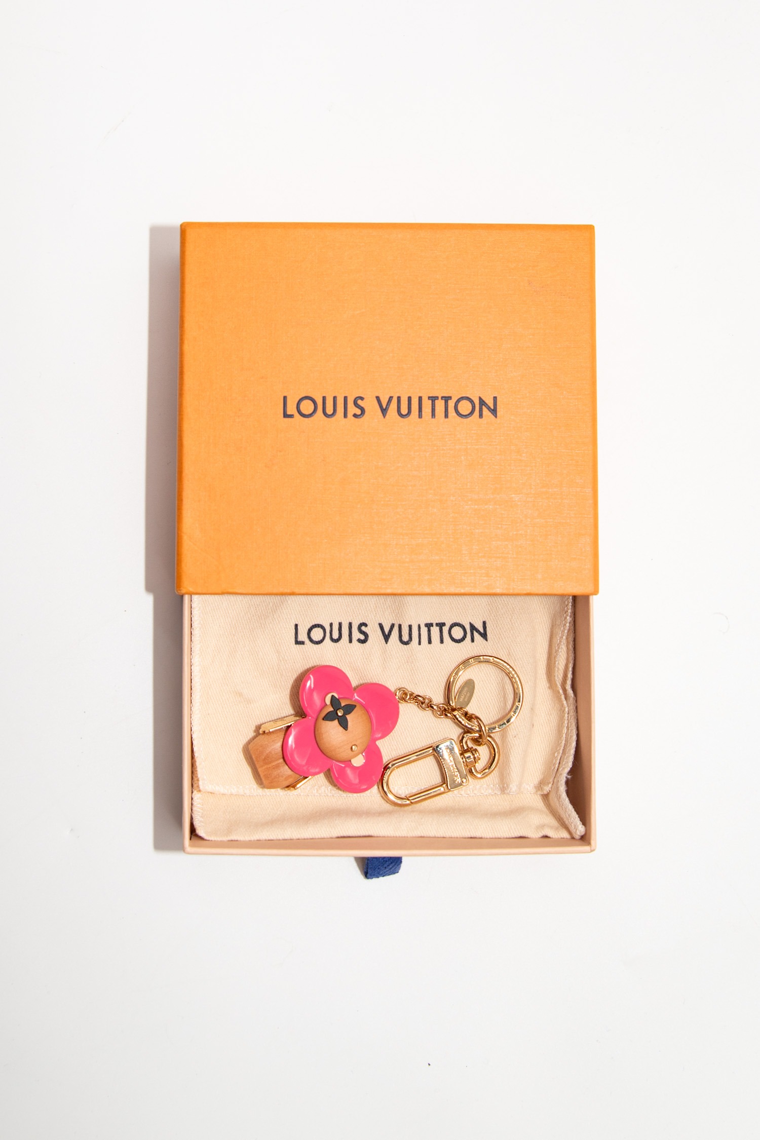 Louis Vuitton "Vivienne" Schlüsselanhänger aus Holz