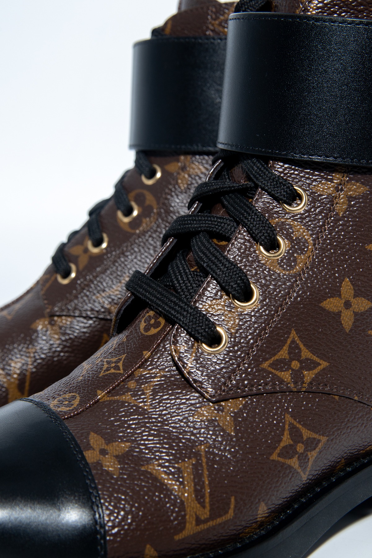 Louis Vuitton "Wonderland Flat Ranger" Stiefeletten in Braun