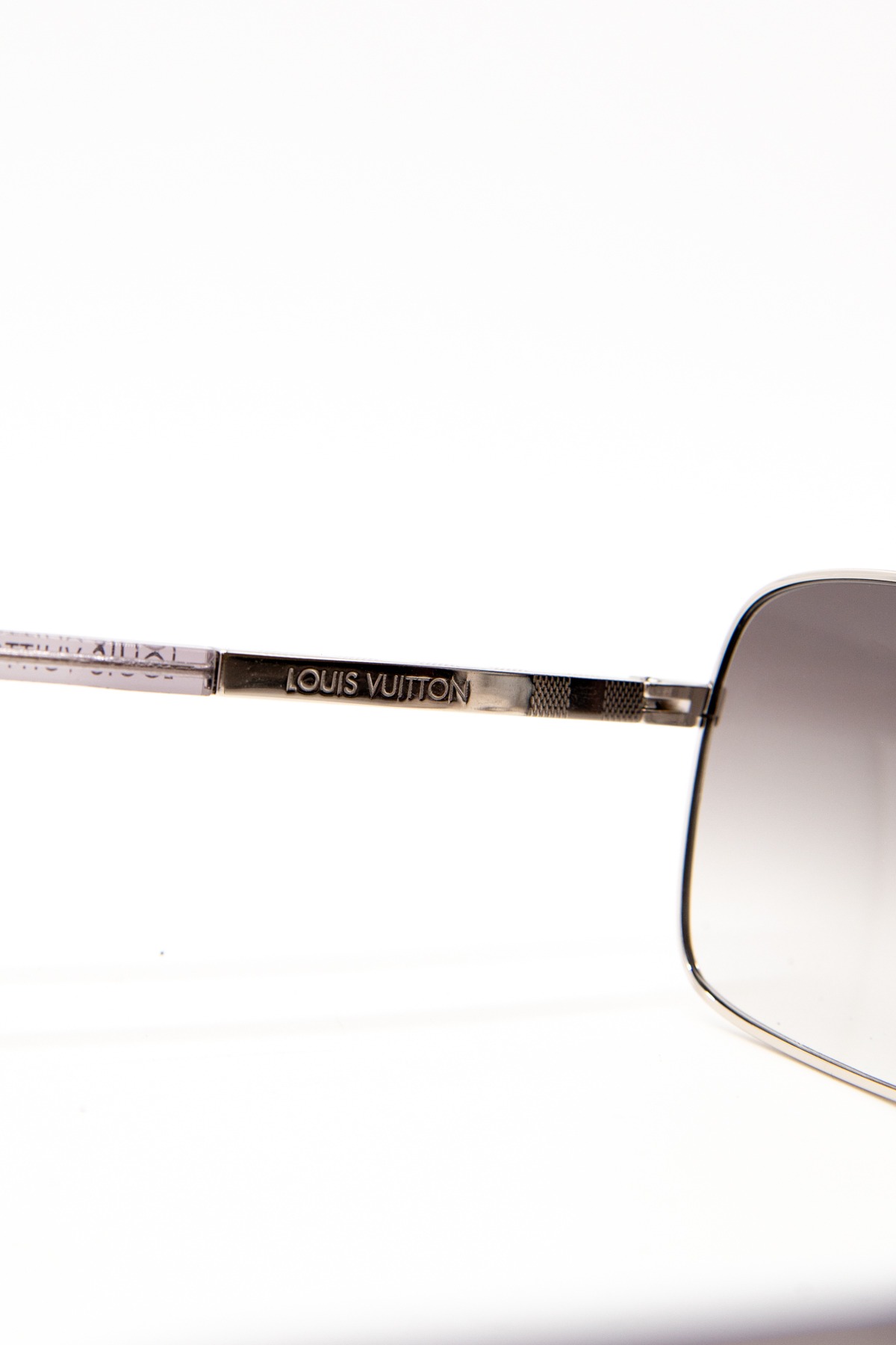 Louis Vuitton "Attitude" Sonnenbrille in Silber und Blau