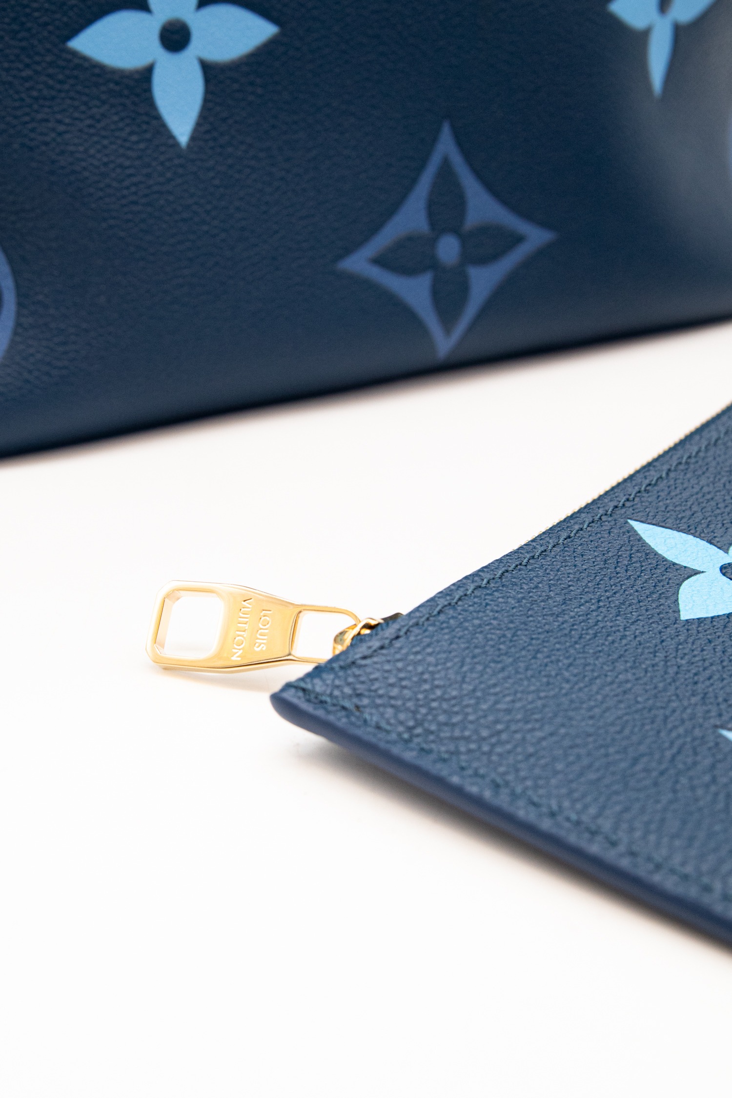 Louis Vuitton "Gradient Blue Neverfull" Shopper in Blau