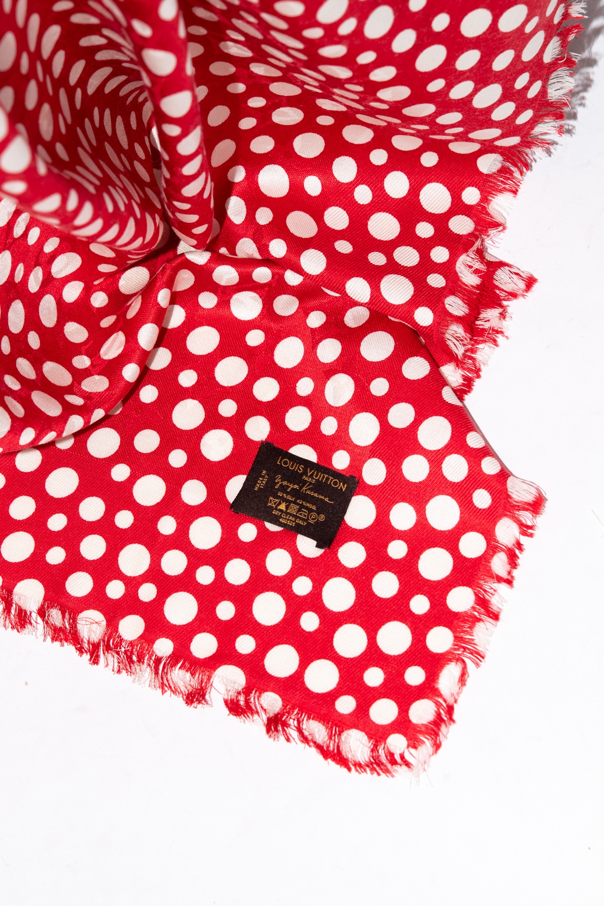 Louis Vuitton x Yayoi Kusama Schal mit Punkten in Rot und Weiß