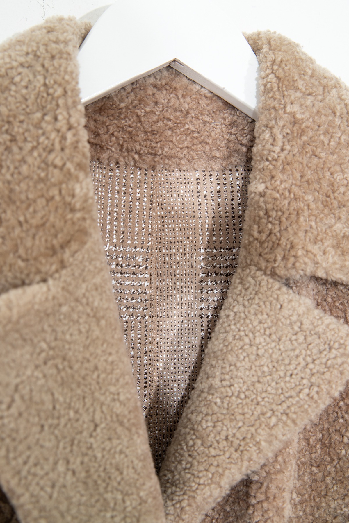Manzoni 24 Lammfellweste in Beige