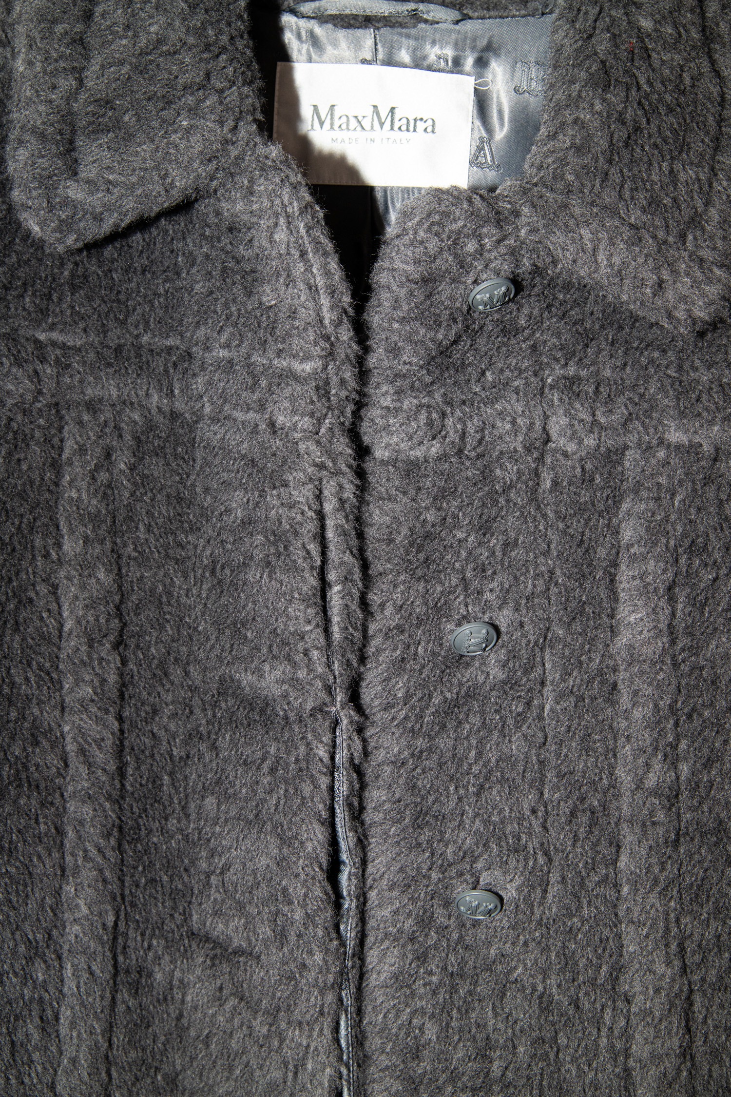 Max Mara plüschige Wolljacke mit Knopfreihe in Grau