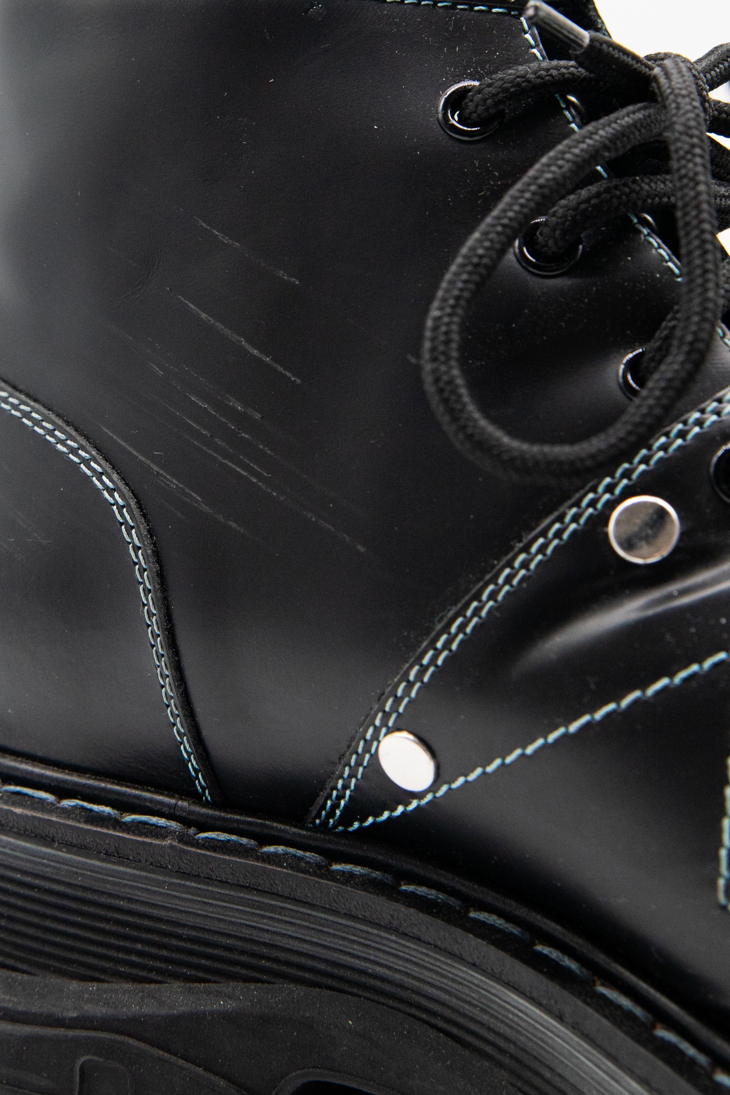 Alexander McQueen "Lace-Up" Boots in Schwarz