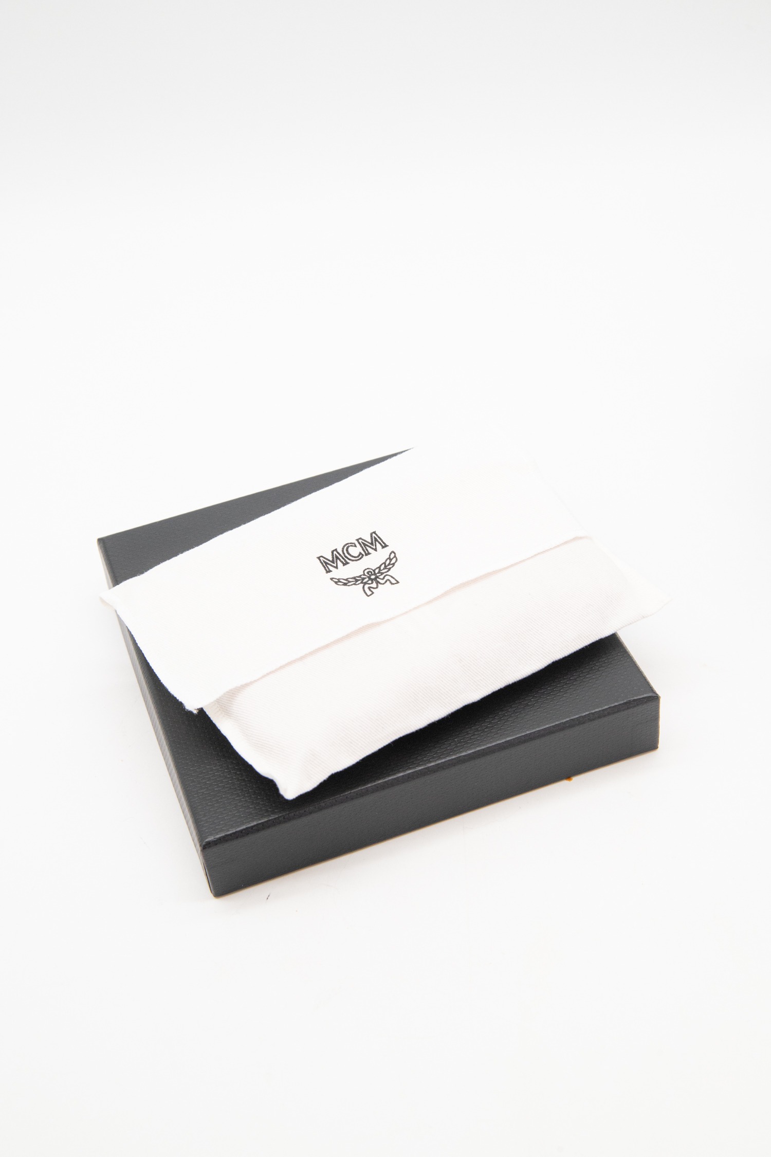 MCM Kartenetui mit Münzfach in Rot, Silber und Gold