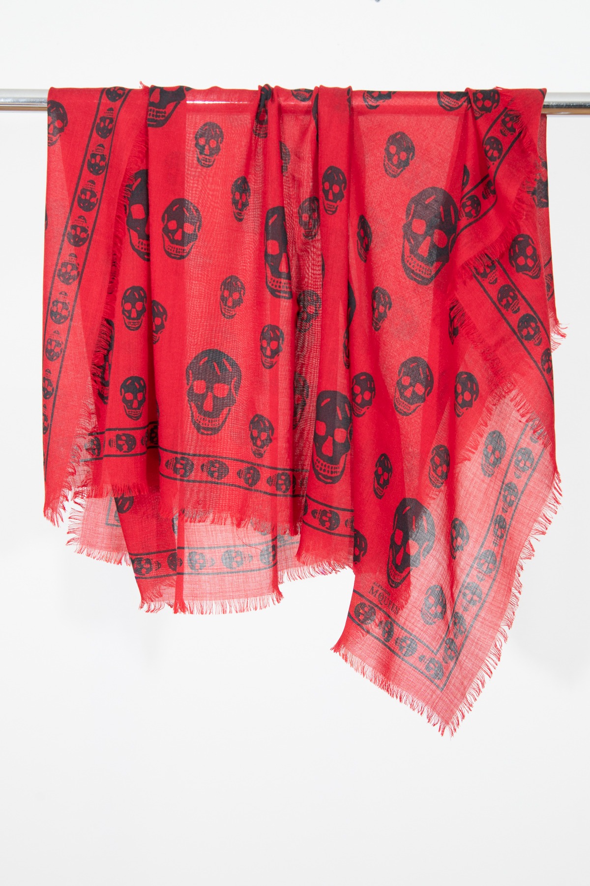 Alexander McQueen Tuch in Rot und Schwarz