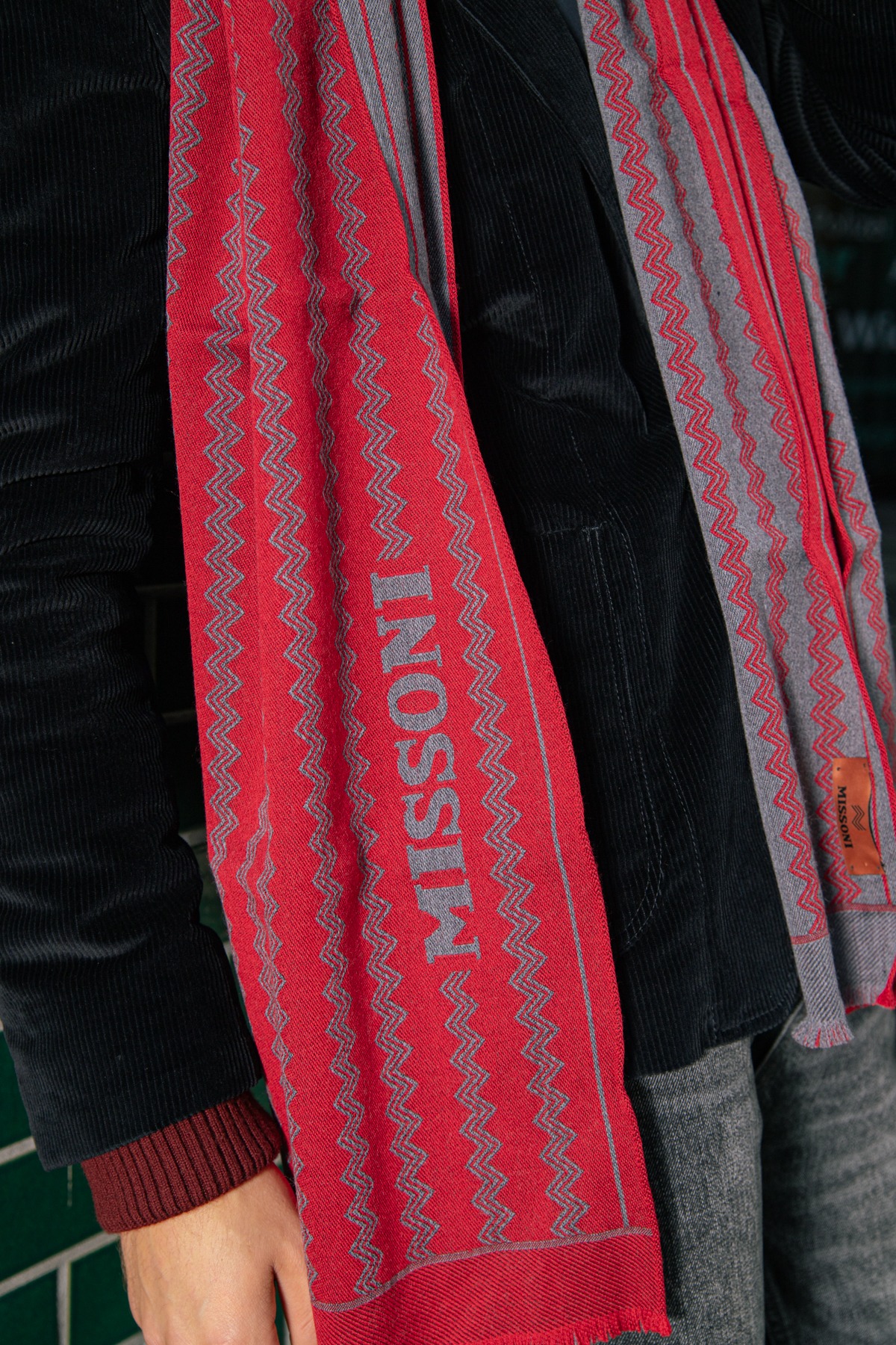 Missoni Schal mit Muster in Rot und Grau