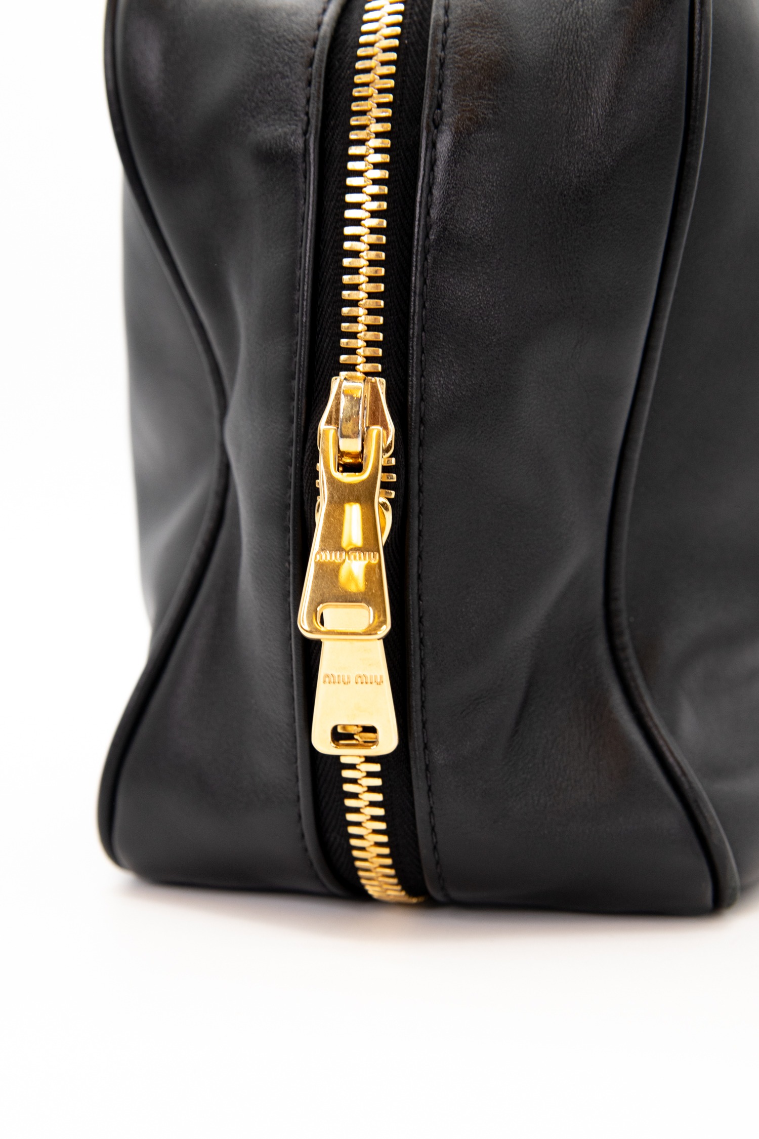 Miu Miu "Beau Big" rechteckige Handtasche in Schwarz