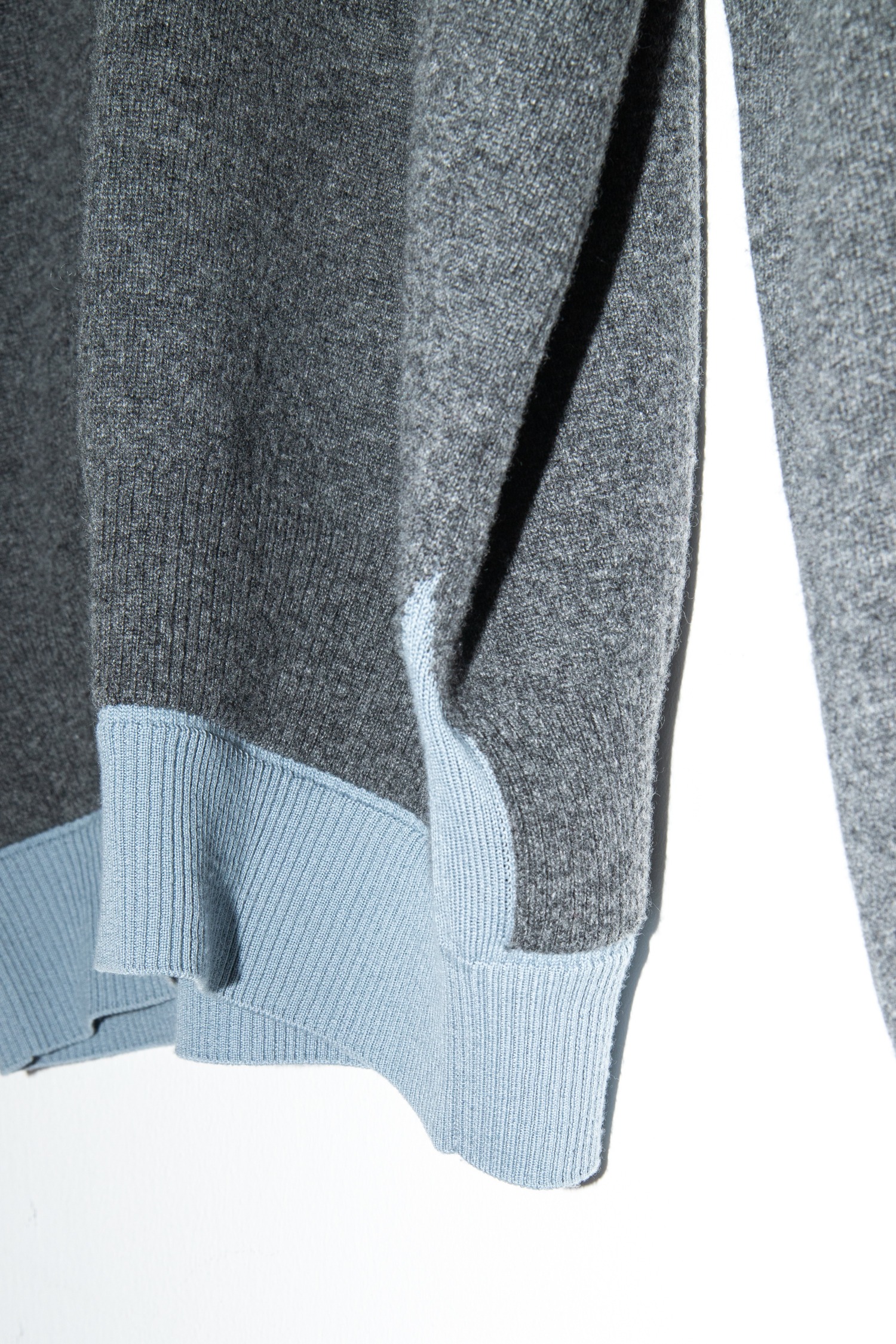 Miu Miu Oversized Strickpullover im Polo Stil in Grau und Hellblau