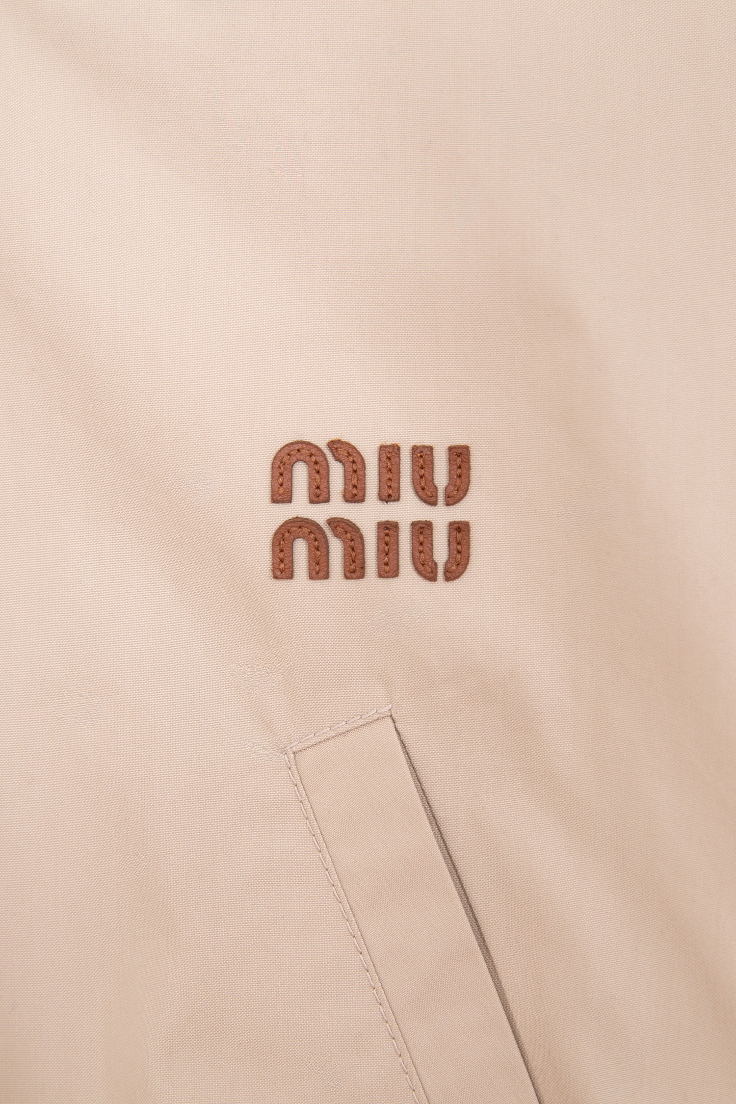 Miu Miu "Panama" Kurze Bomberjacke in Beige und Braun