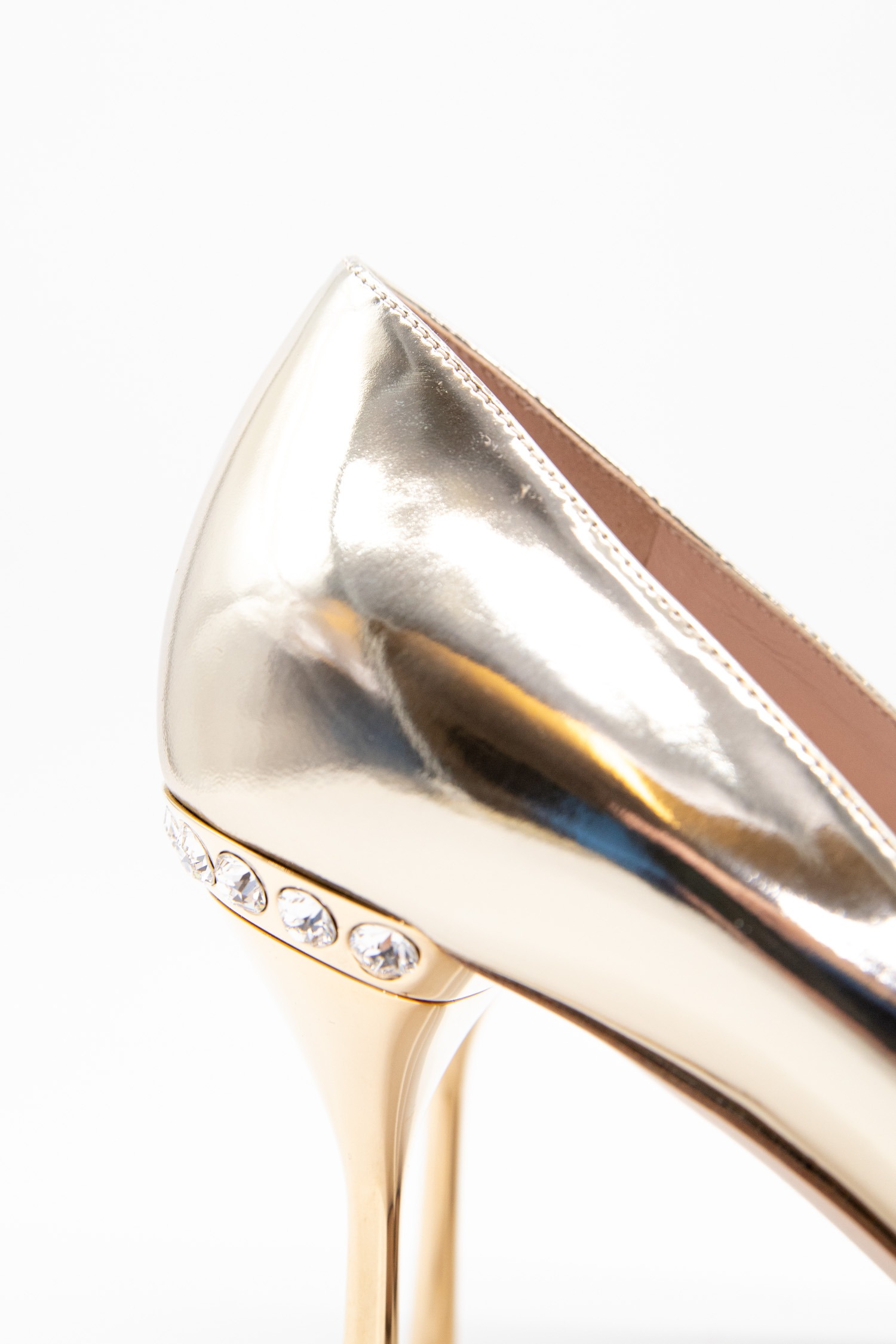 Miu Miu Pumps in Gold