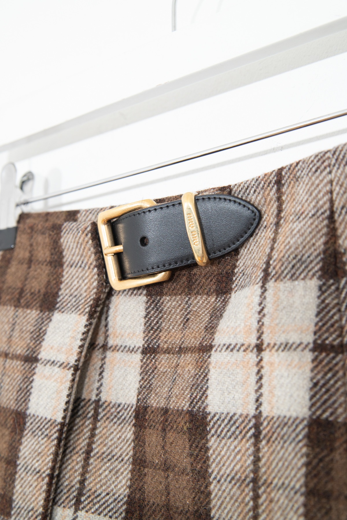 Miu Miu Minirock mit Karomuster in Braun, Beige und gold