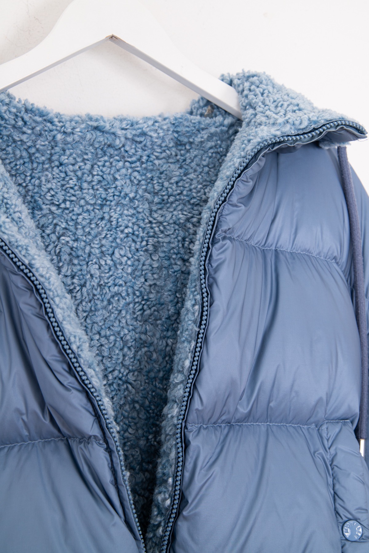 Moncler "Ilet Giubbotto" Wendbare Daunenjacke in Hellblau