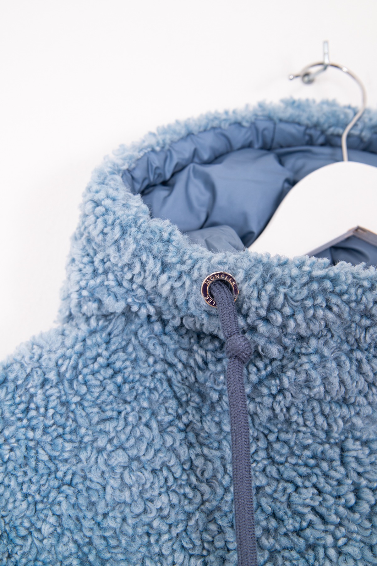 Moncler "Ilet Giubbotto" Wendbare Daunenjacke in Hellblau