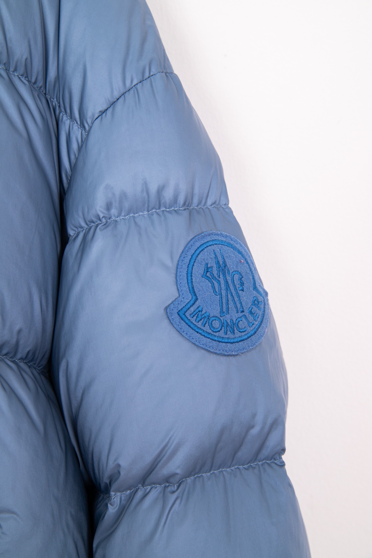 Moncler "Ilet Giubbotto" Wendbare Daunenjacke in Hellblau