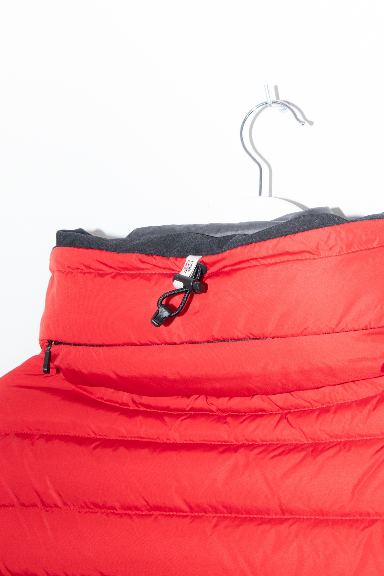 Moncler Daunenjacke in Rot