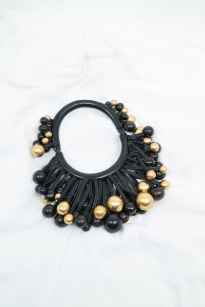 Monies "Cluster Ball Choker" Halskette aus Ebenholz in Schwarz und Gold