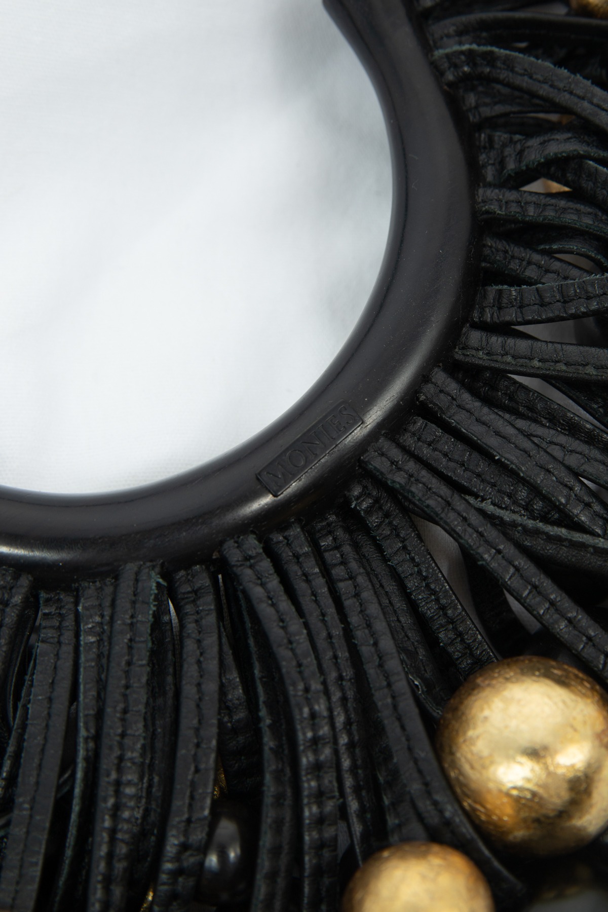 Monies "Cluster Ball Choker" Halskette aus Ebenholz in Schwarz und Gold
