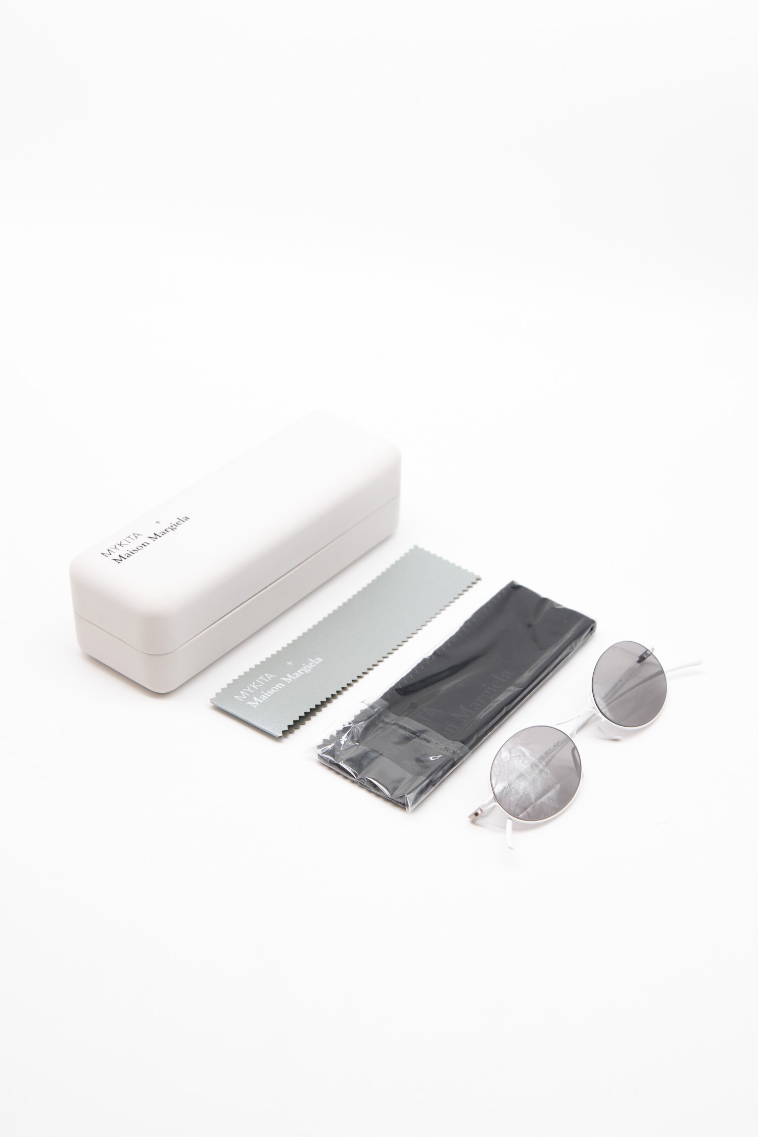 Mykita x Maison Margiela Sonnenbrille mit weißem Ra