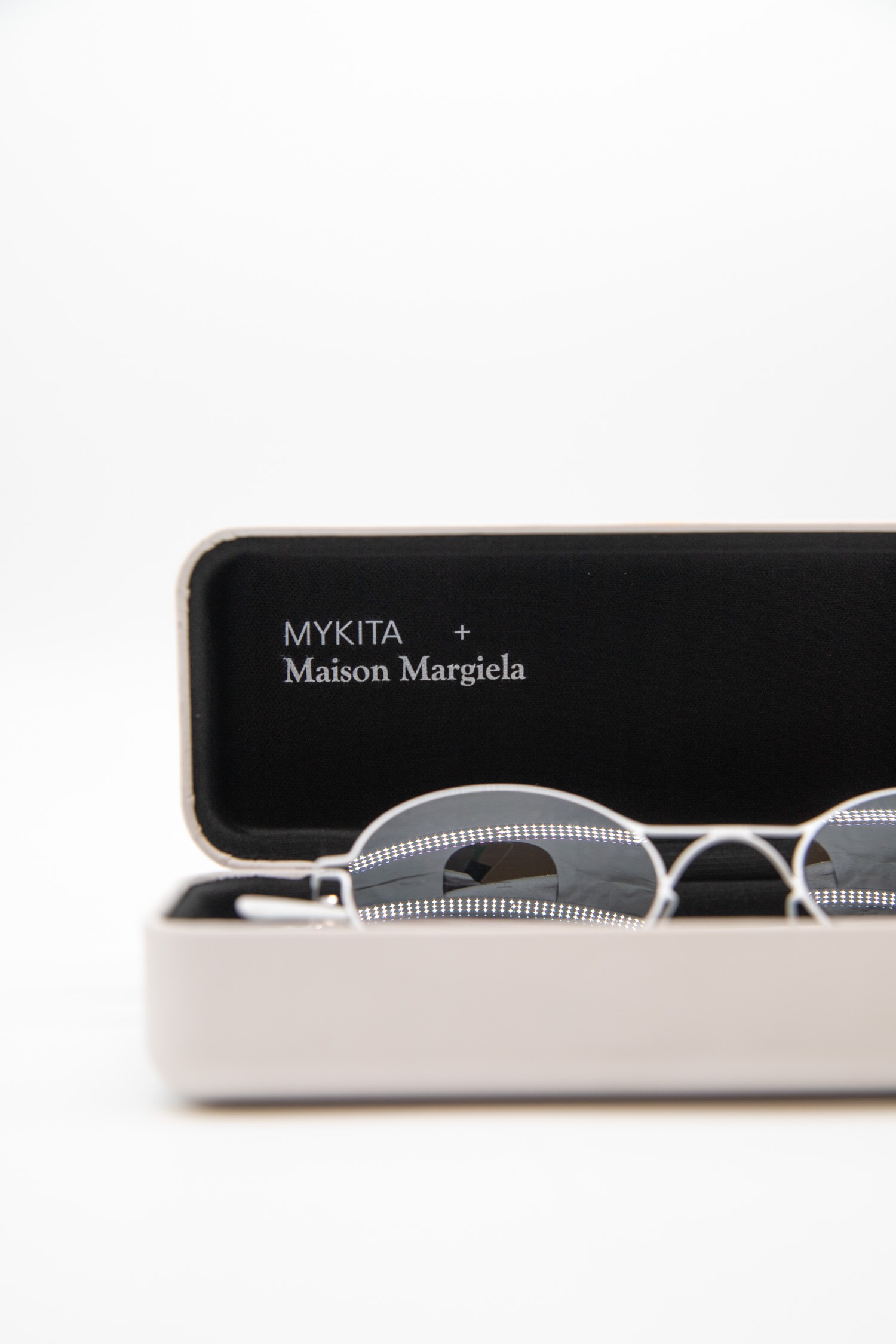 Mykita x Maison Margiela Sonnenbrille mit weißem Ra