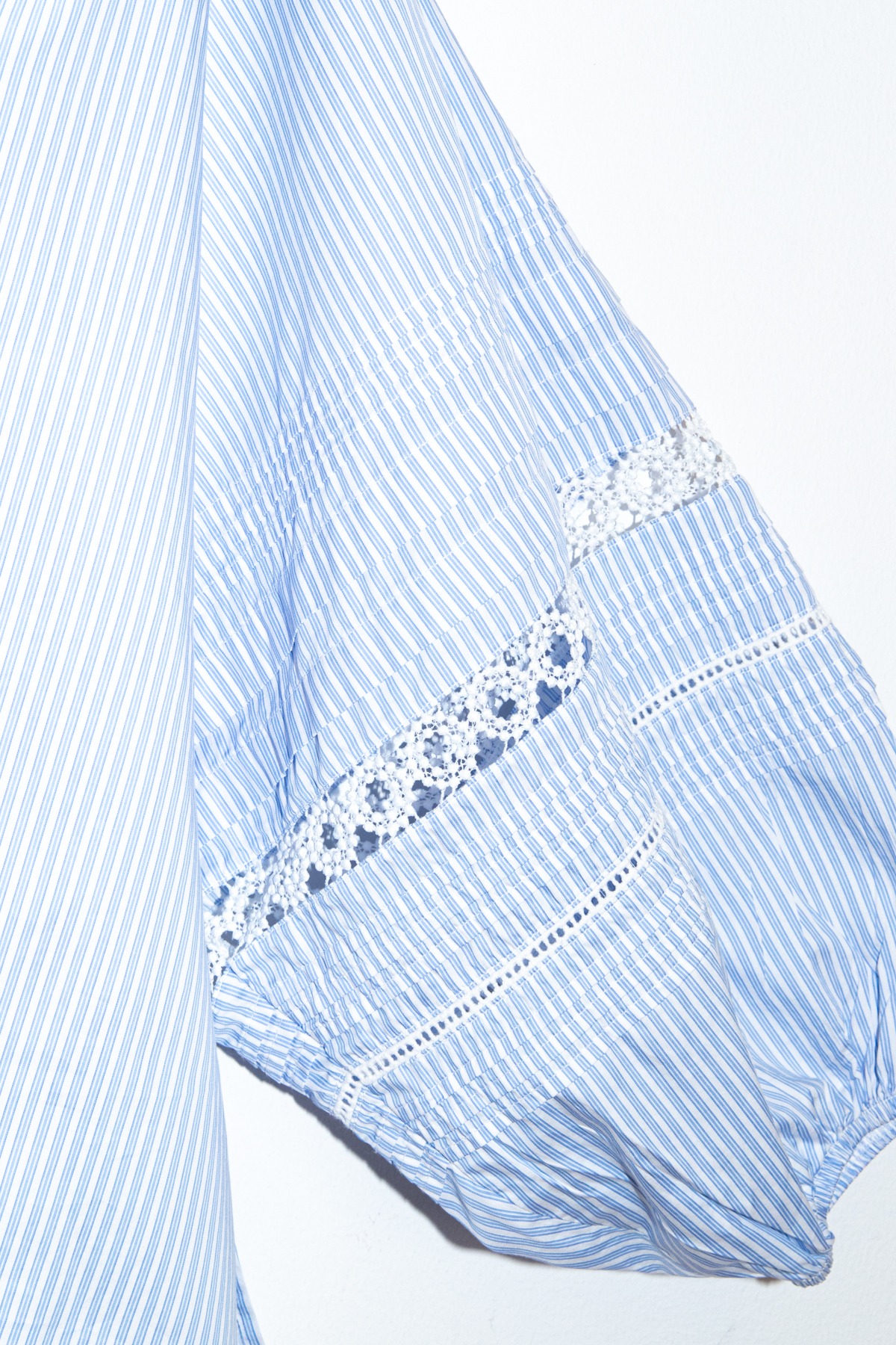 Narli Bluse in Gestreift in Hellblau und Weiß