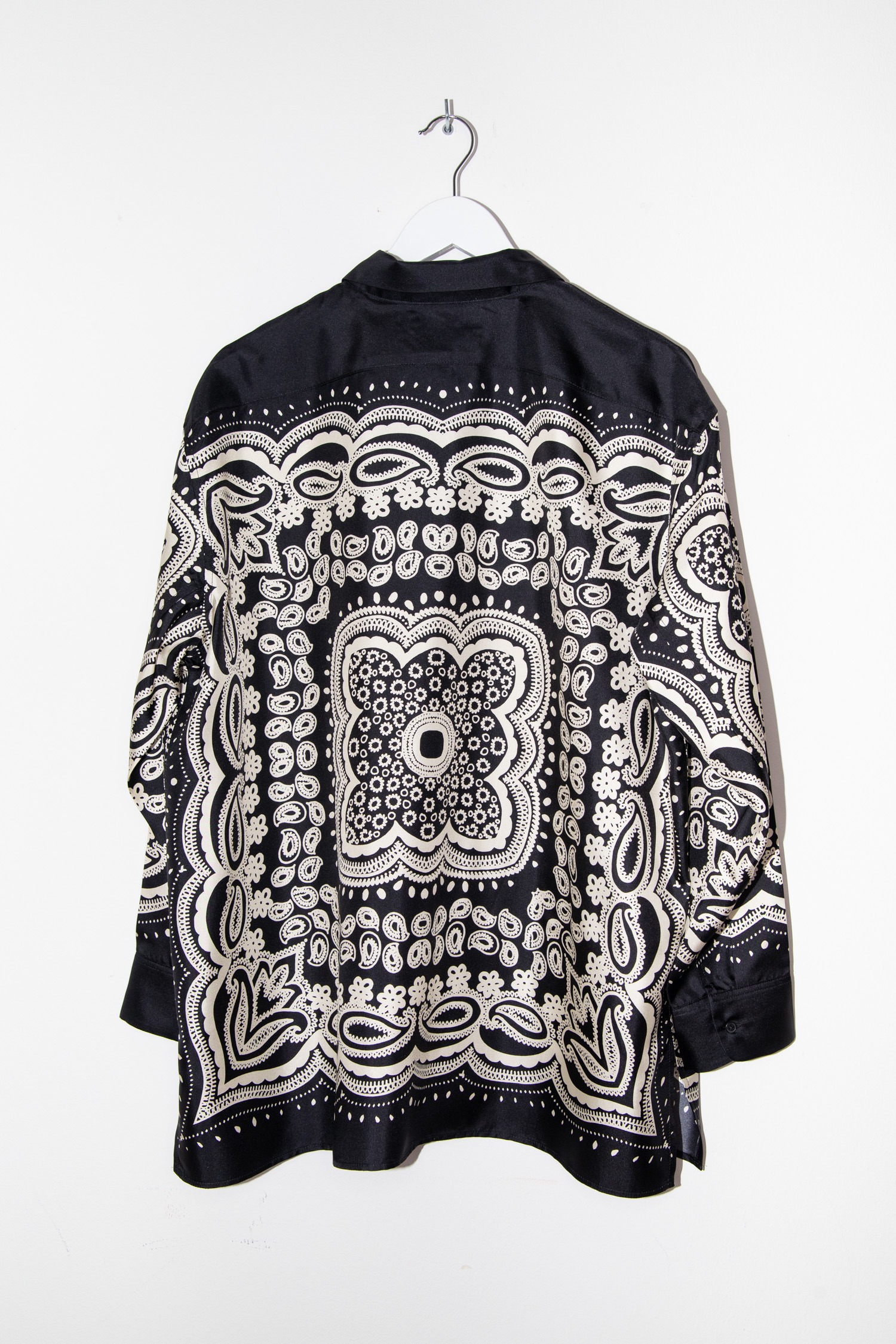Nili Lotan "Alfie" Bluse mit Muster in Schwarz und Weiß