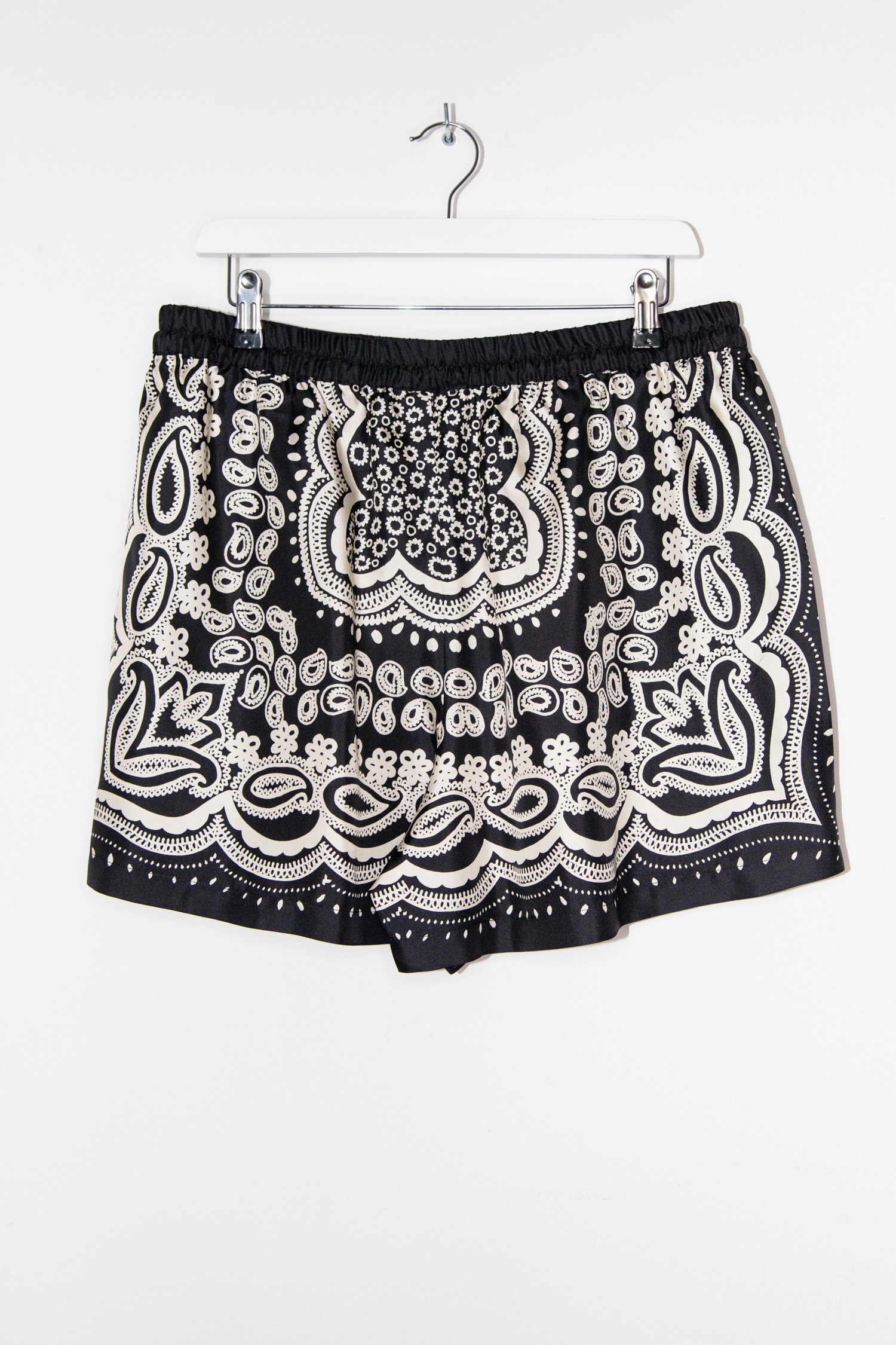 Nili Lotan "Frances" Shorts mit Muster in Schwarz und Weiß