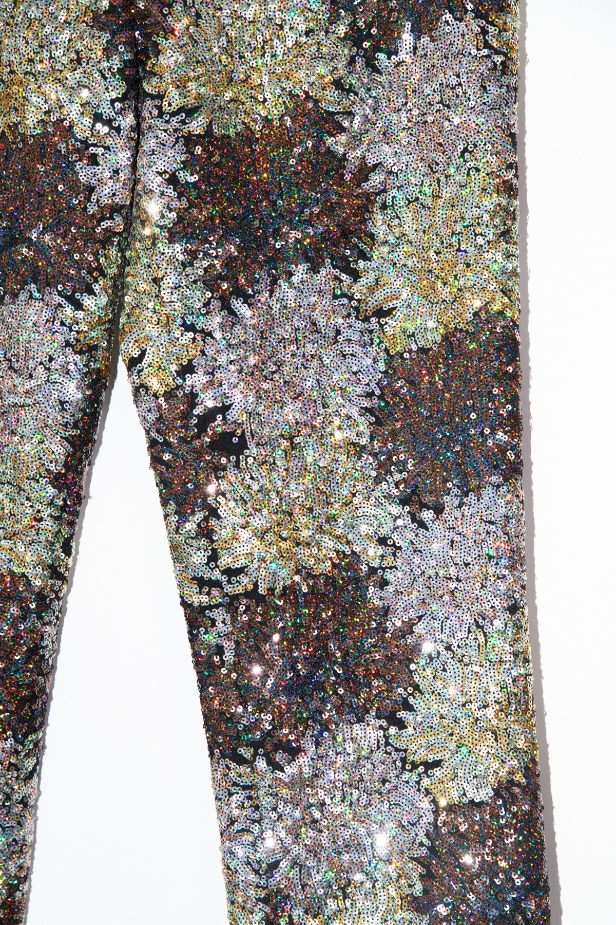 N° 21 Hose mit Pailletten in Gold, Silber und Kupfer