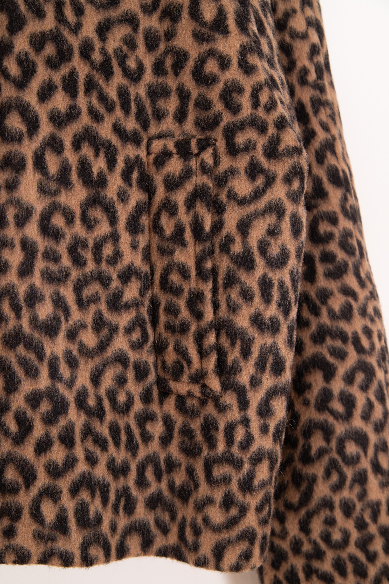 Odeeh Jacke mit Leomuster in Hellbraun und Schwarz