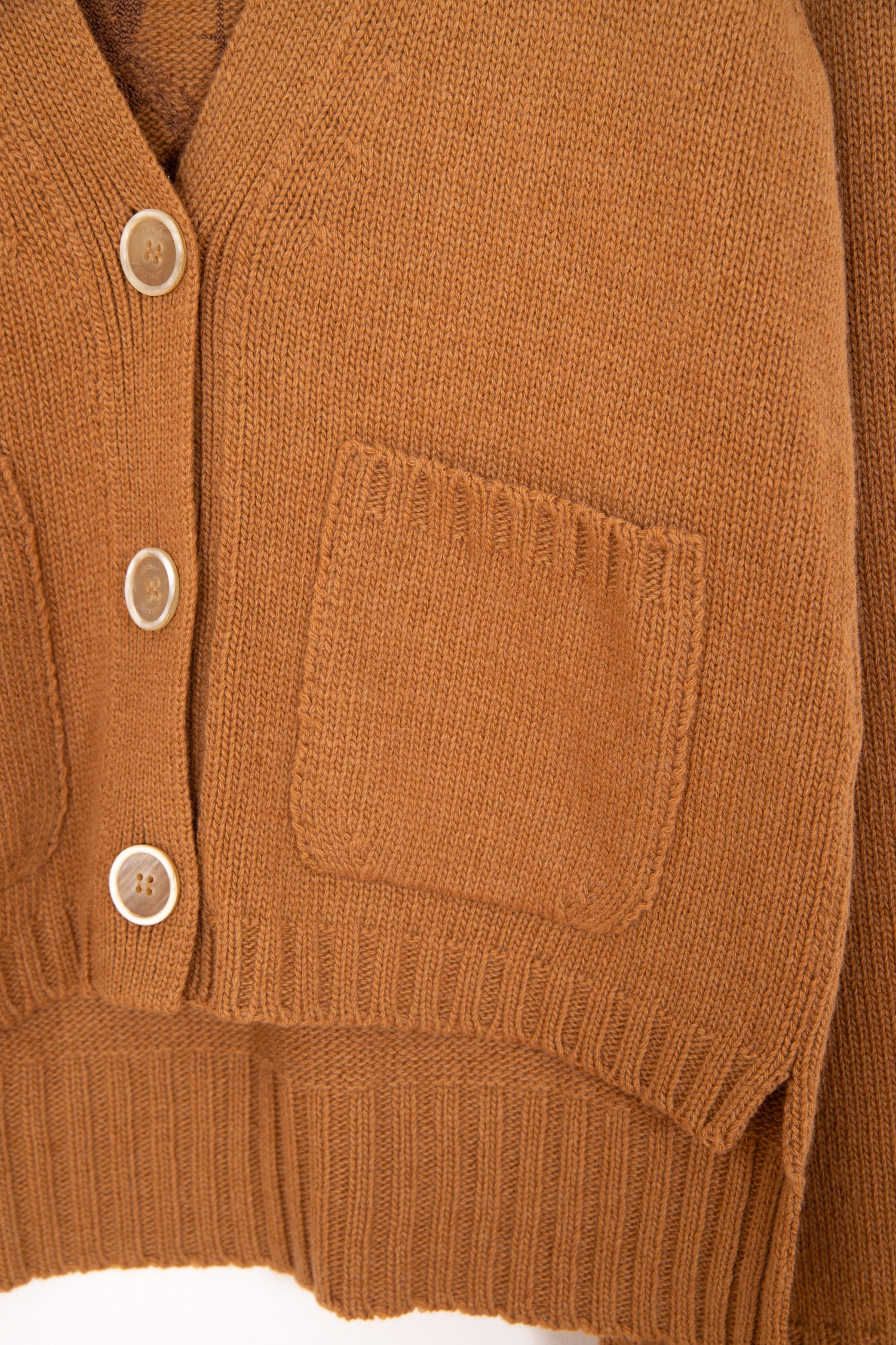 Off-White Strickjacke mit Stickerei in Camel