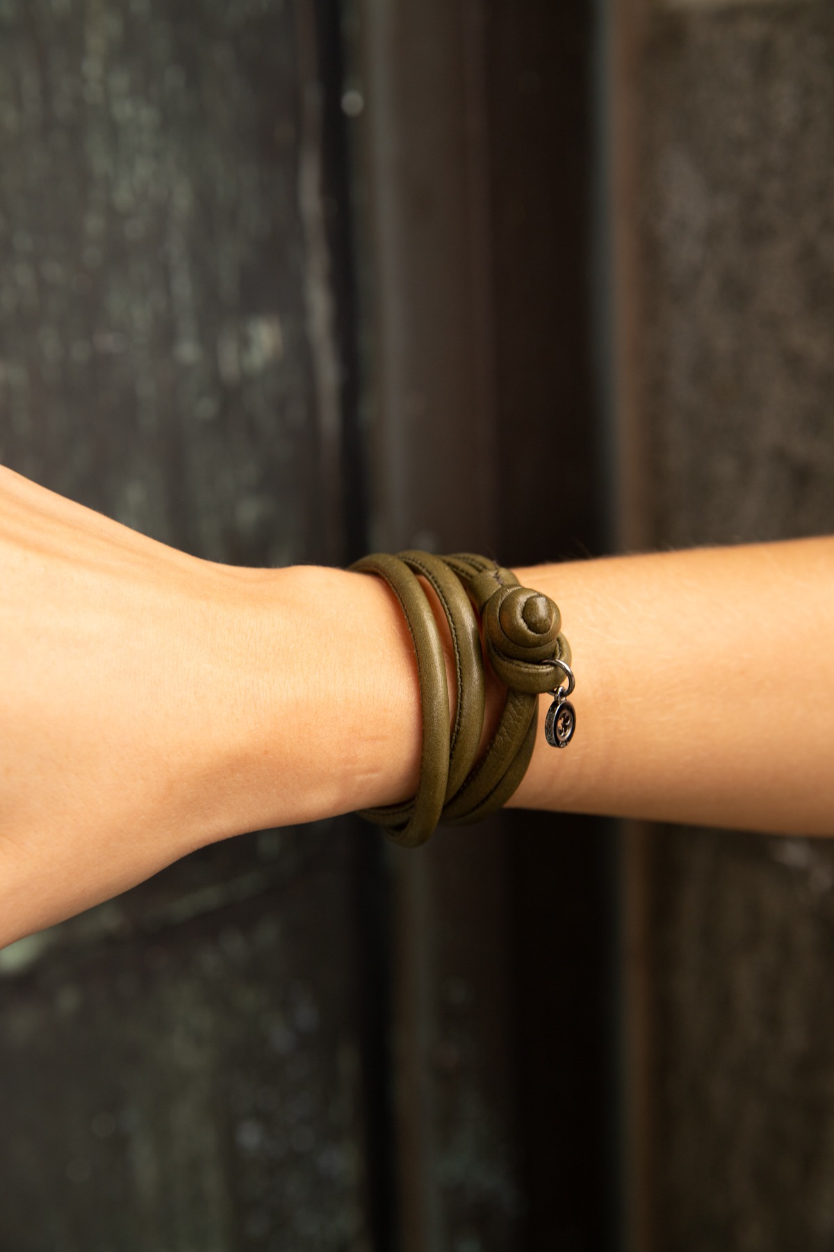 Ole Lynggaard "Sweet Drops" Lederarmband in khaki
