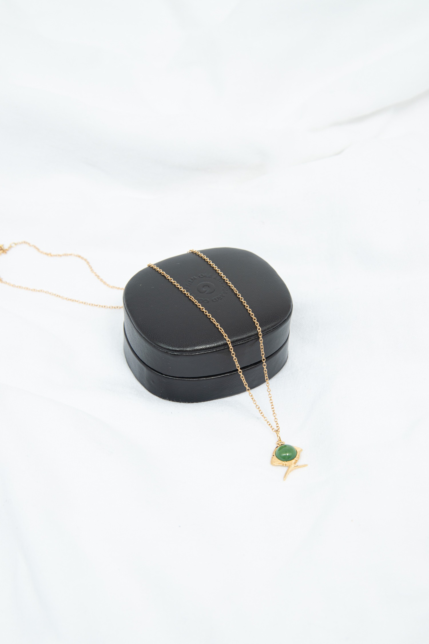 Ole Lynggaard "Young Fish“ Halskette mit Serpentin in Gold